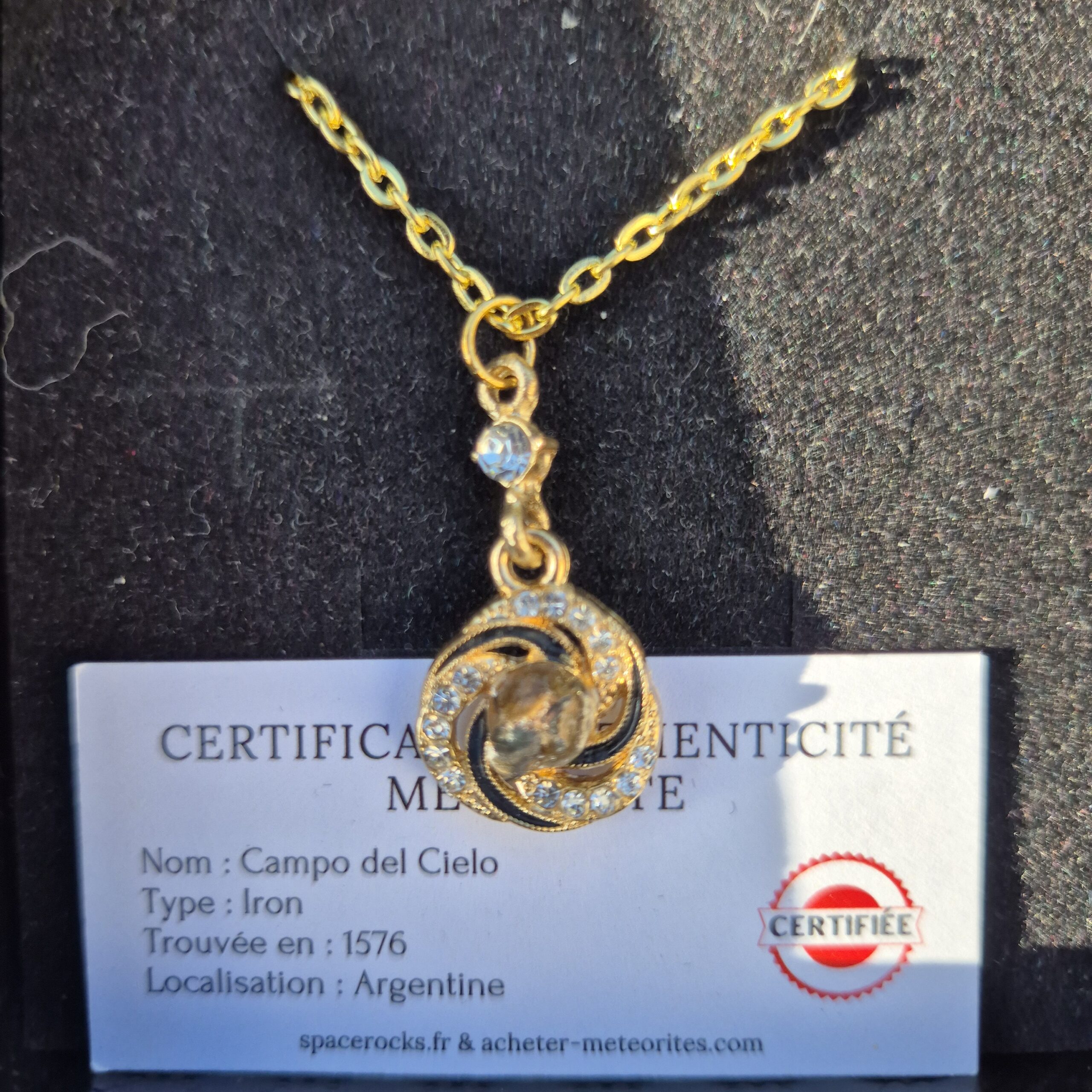 collier doré météorite Campo del Cielo