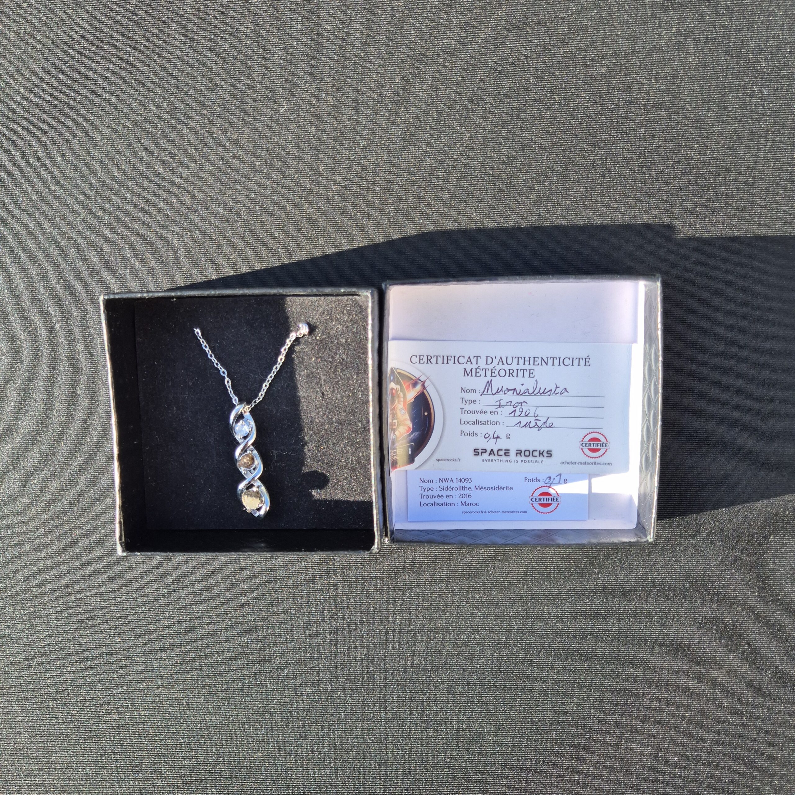 collier design météorite
