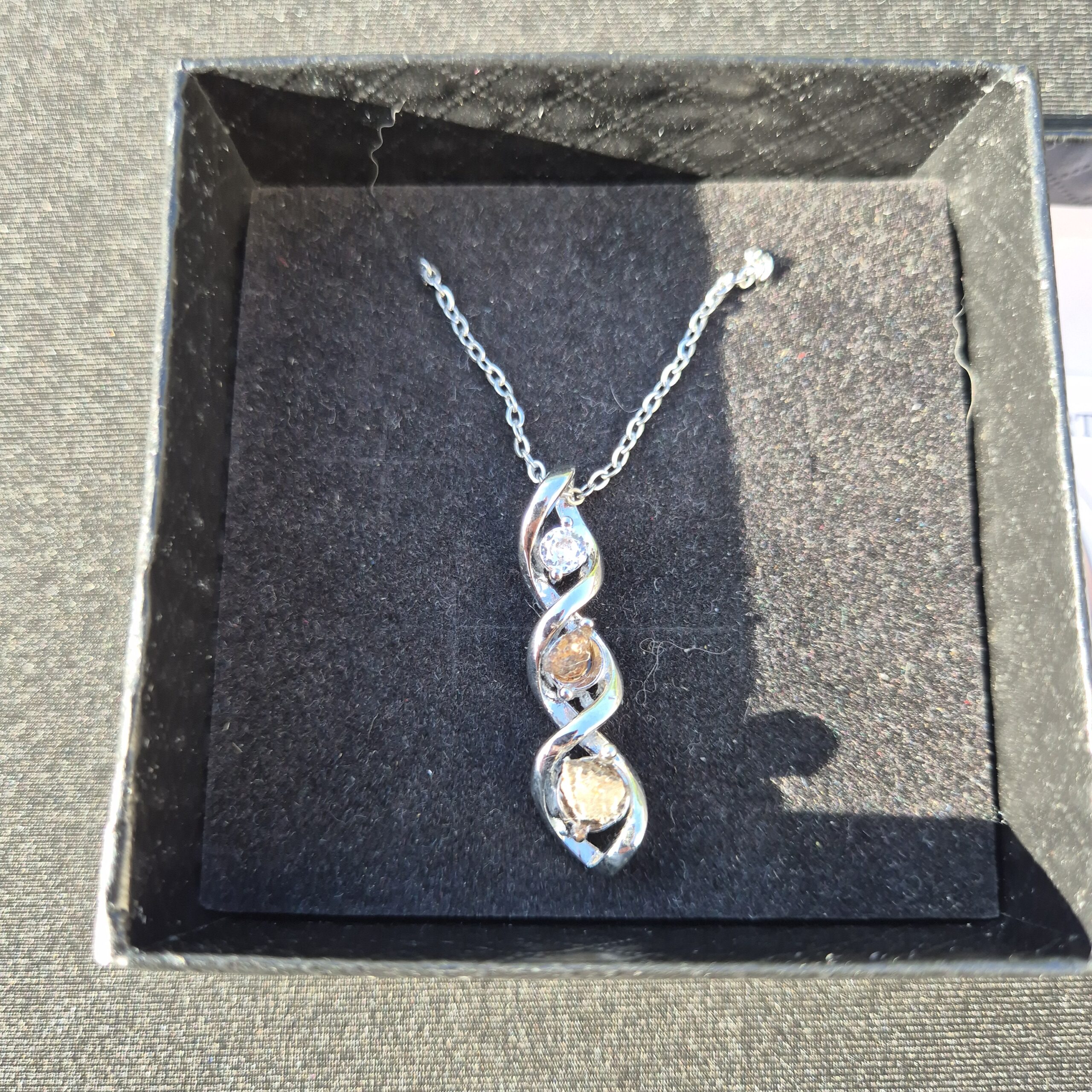 collier design météorite
