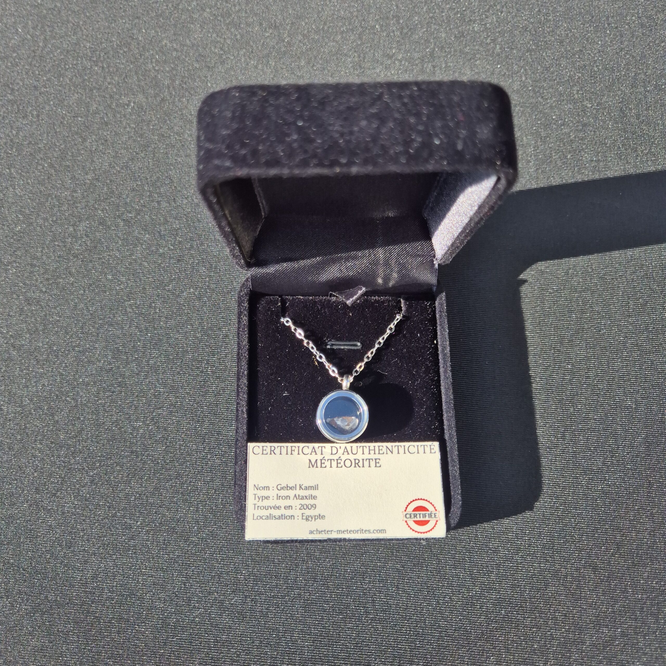 Pendentif capsule avec meteorite Gebel Kamil