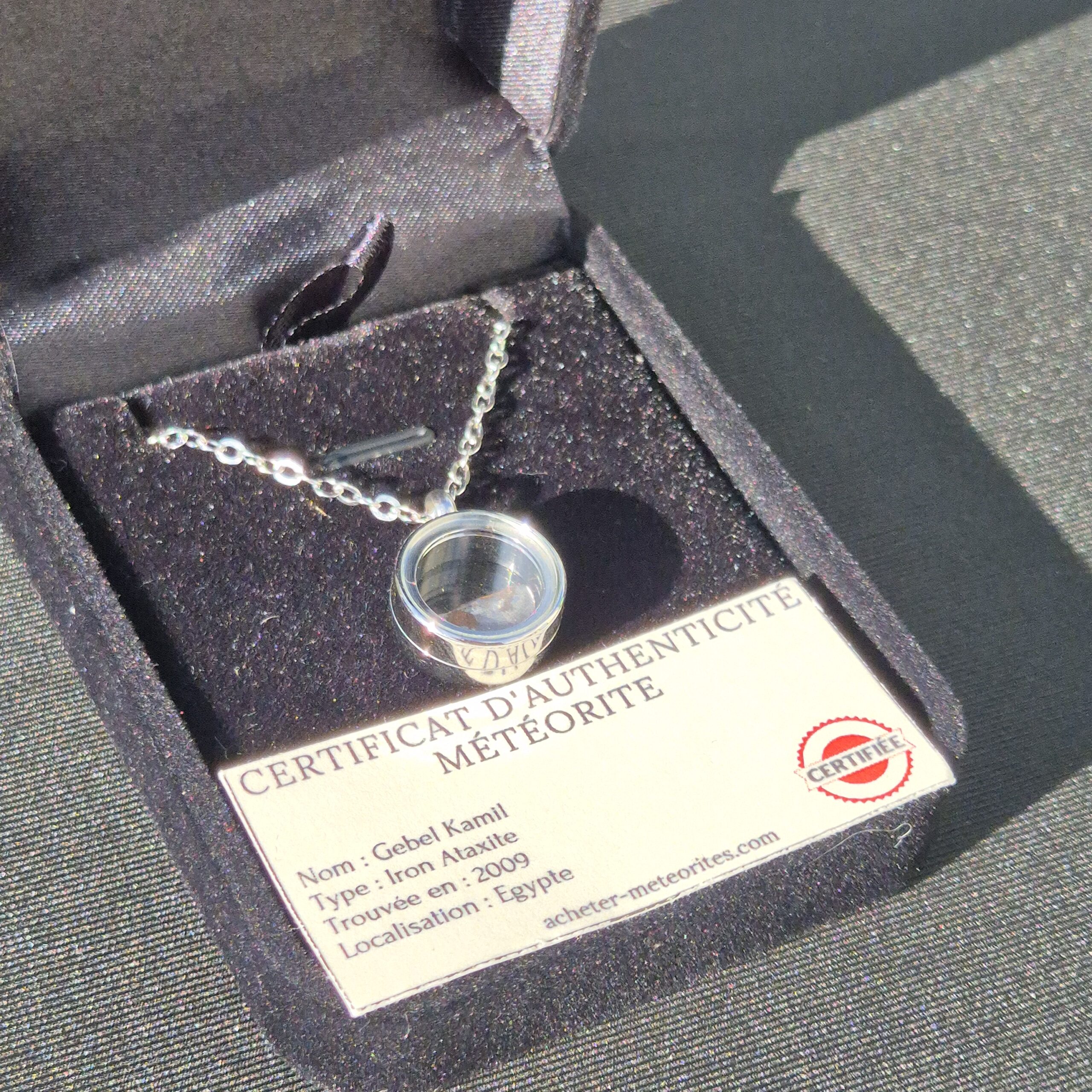 Pendentif capsule avec meteorite Gebel Kamil