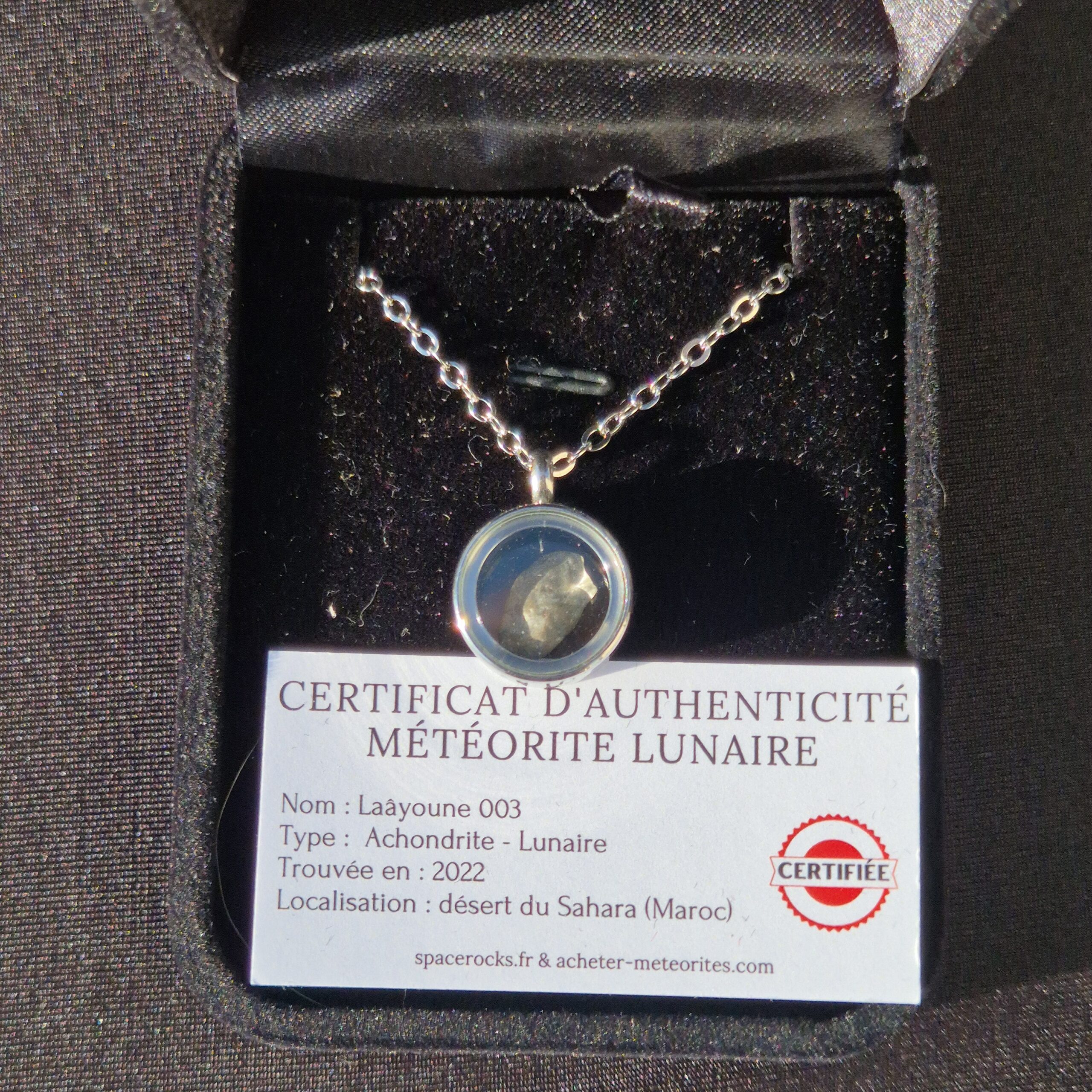 médaillon transparent meteorite lunaire