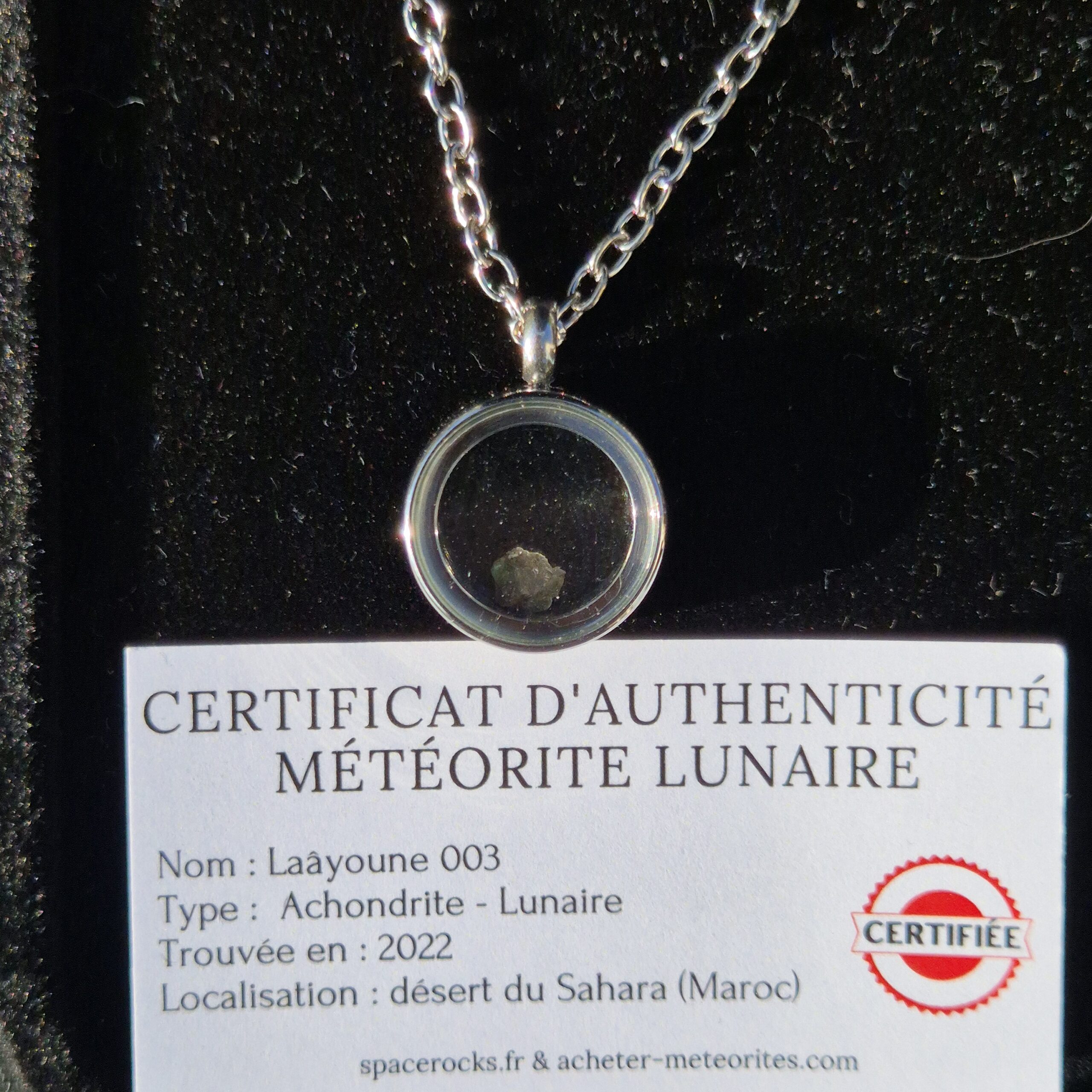 mini pendentif meteorite lunaire