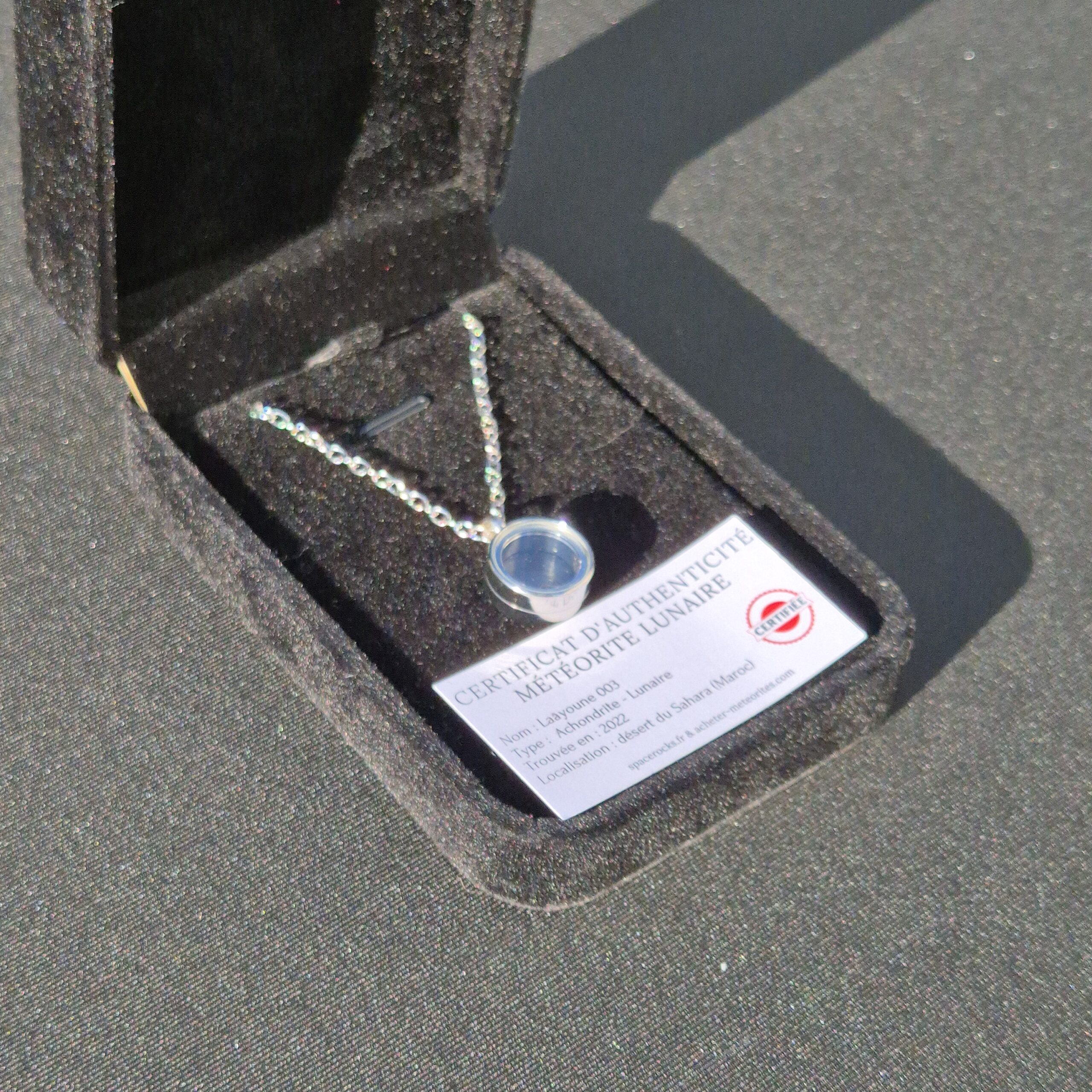 mini pendentif meteorite lunaire