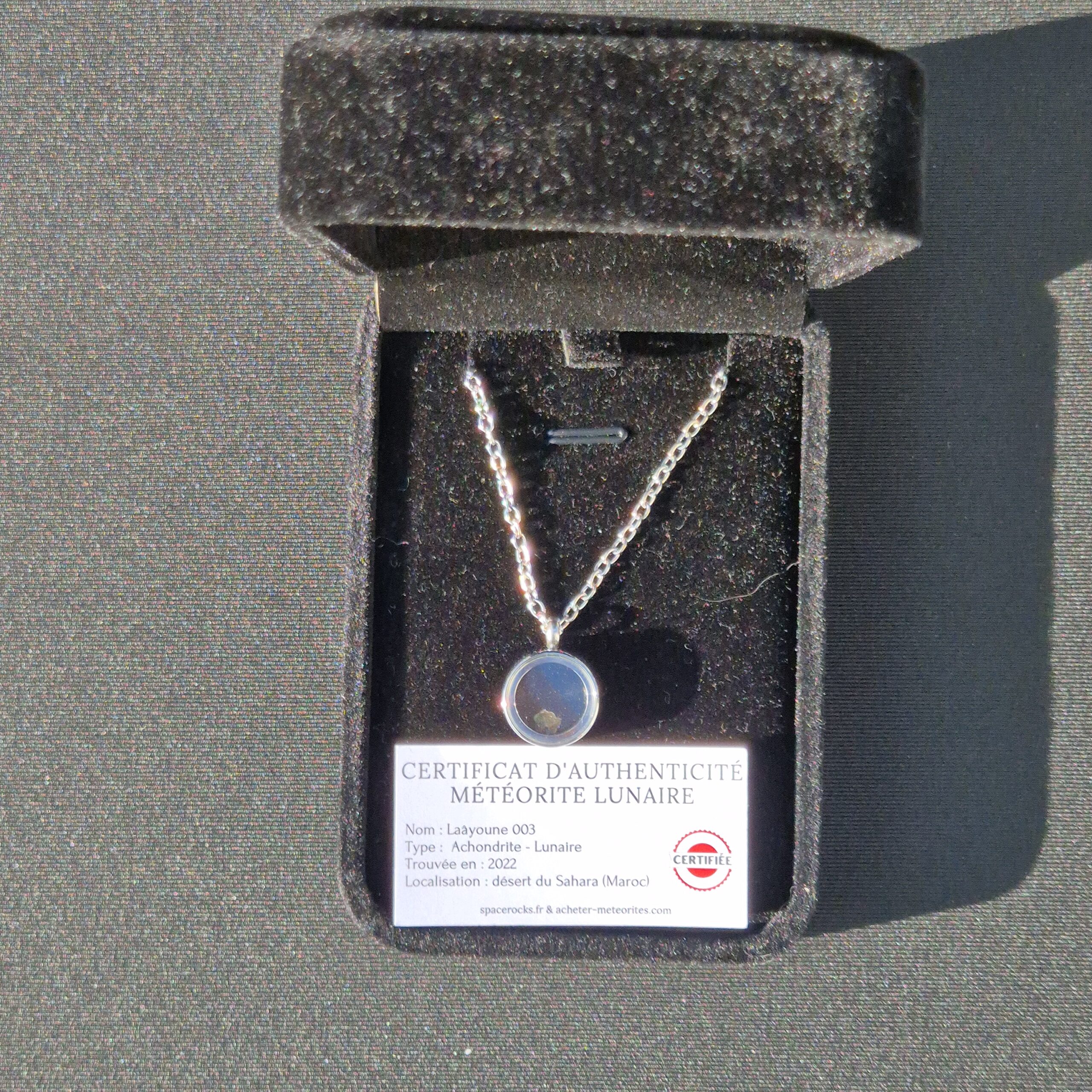 mini pendentif meteorite lunaire