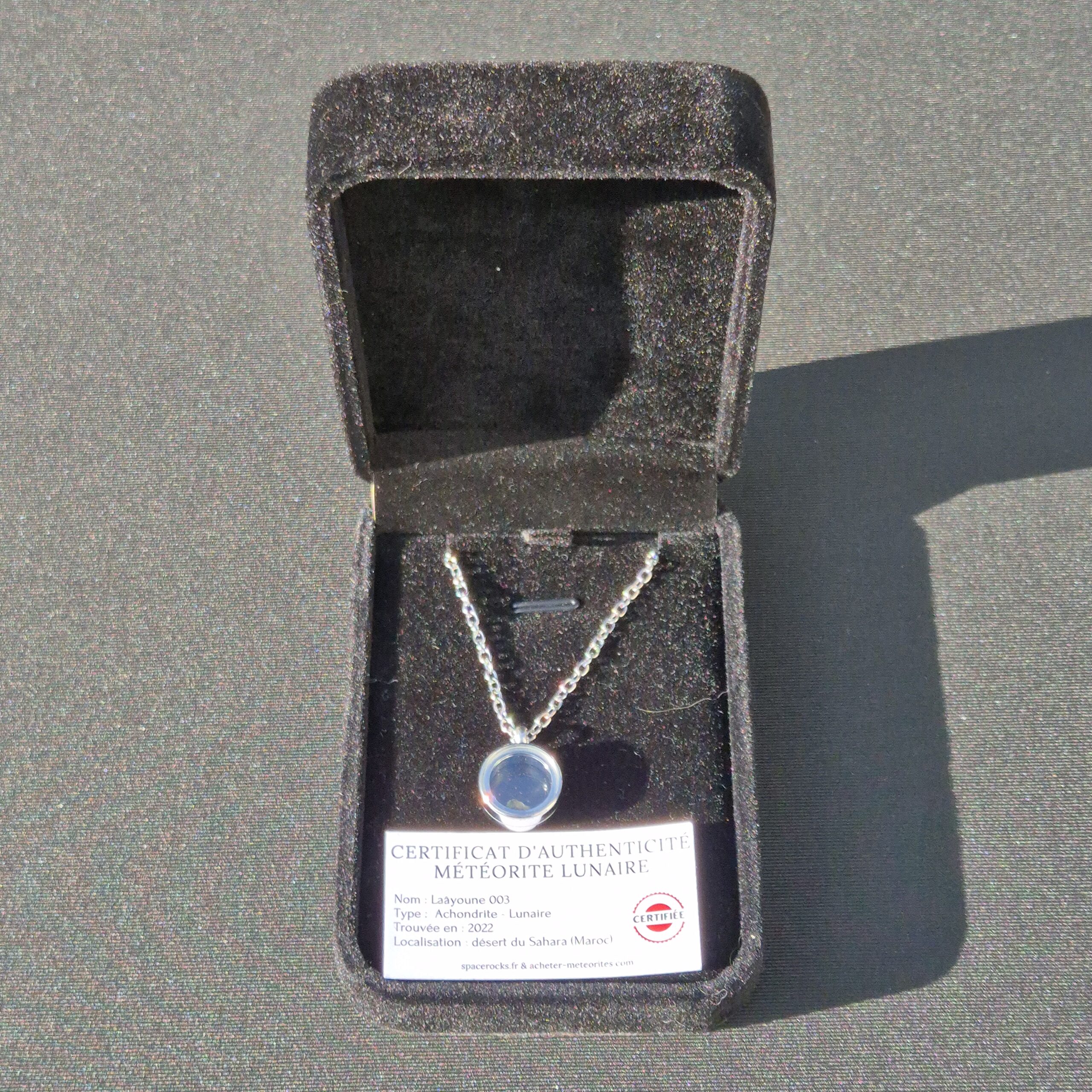 mini pendentif meteorite lunaire
