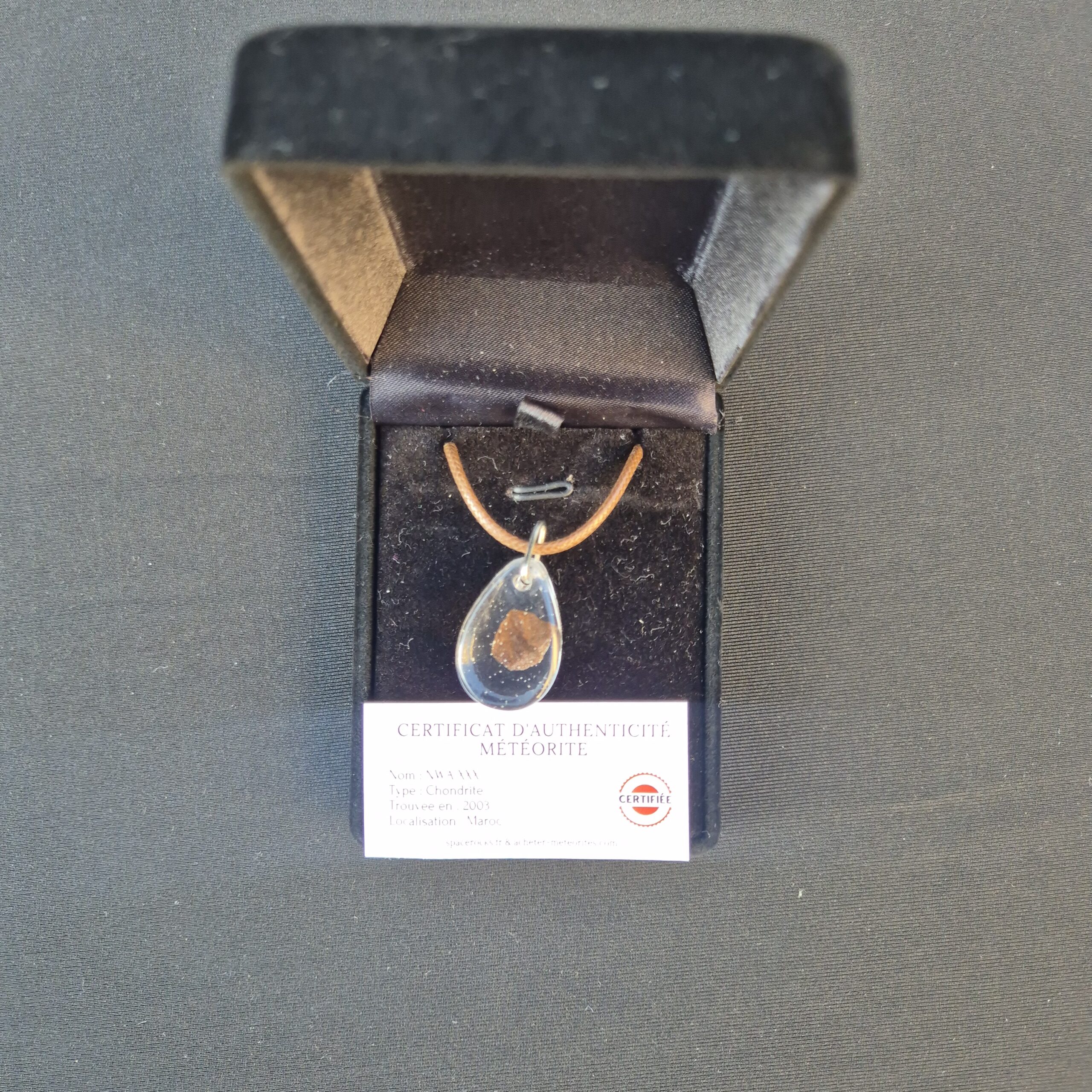 pendentif résine nwa xxx (2)