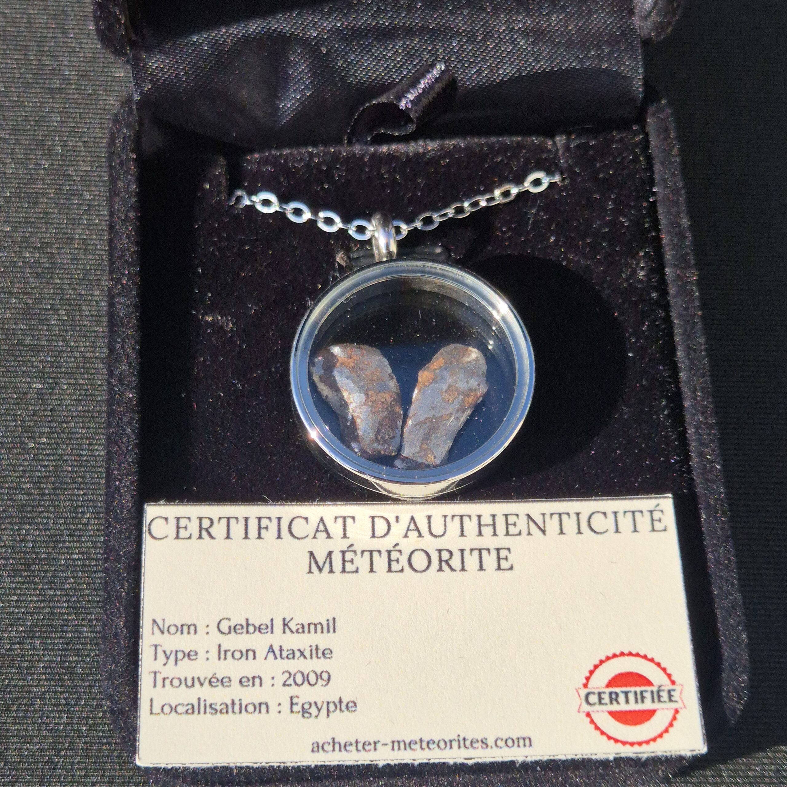 pendentif vitrine meteorite (4)