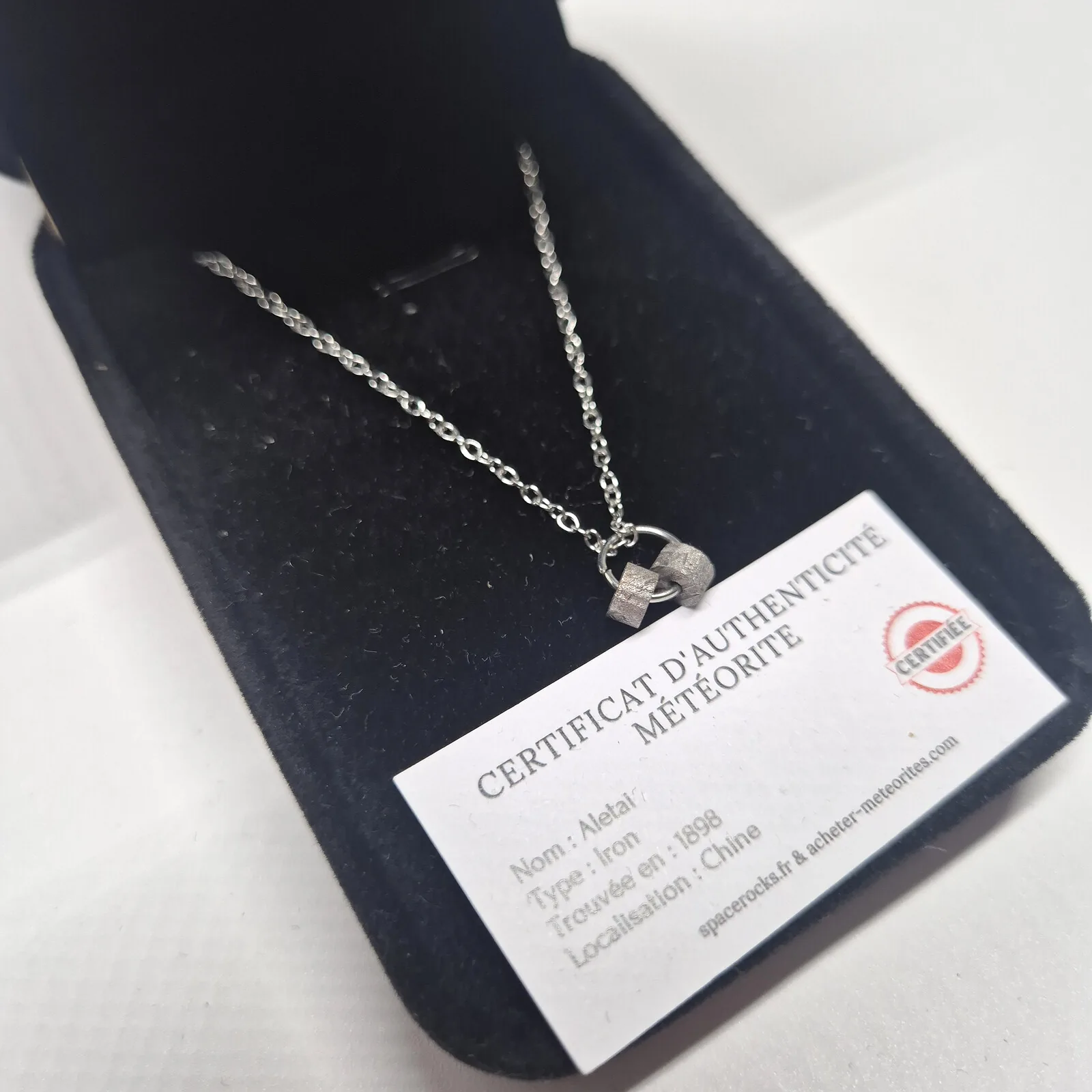 Collier anneau et deux cylindres – météorite Aletai – vue 4