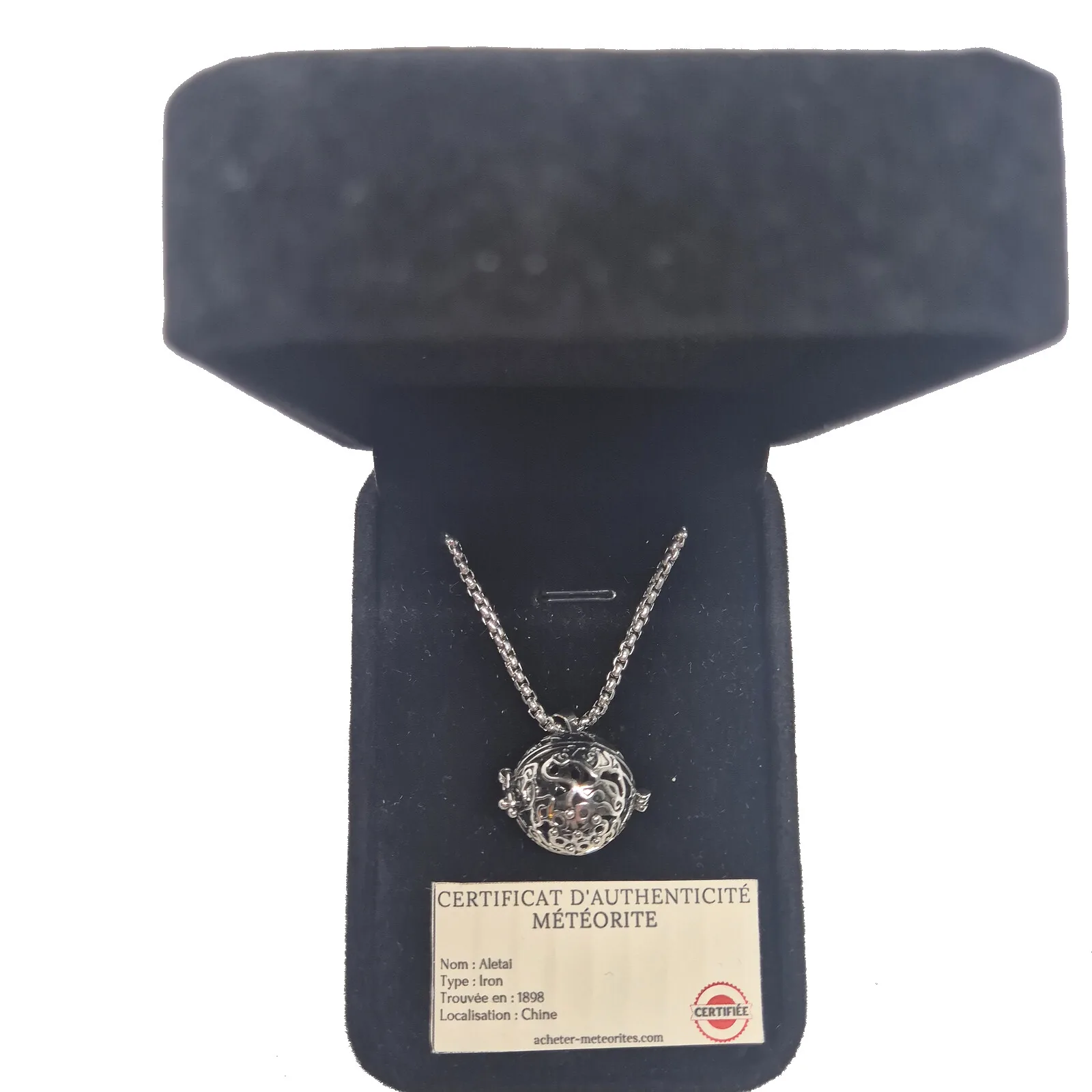 Collier boule ajourée argentée – météorite Aletai – vue 2