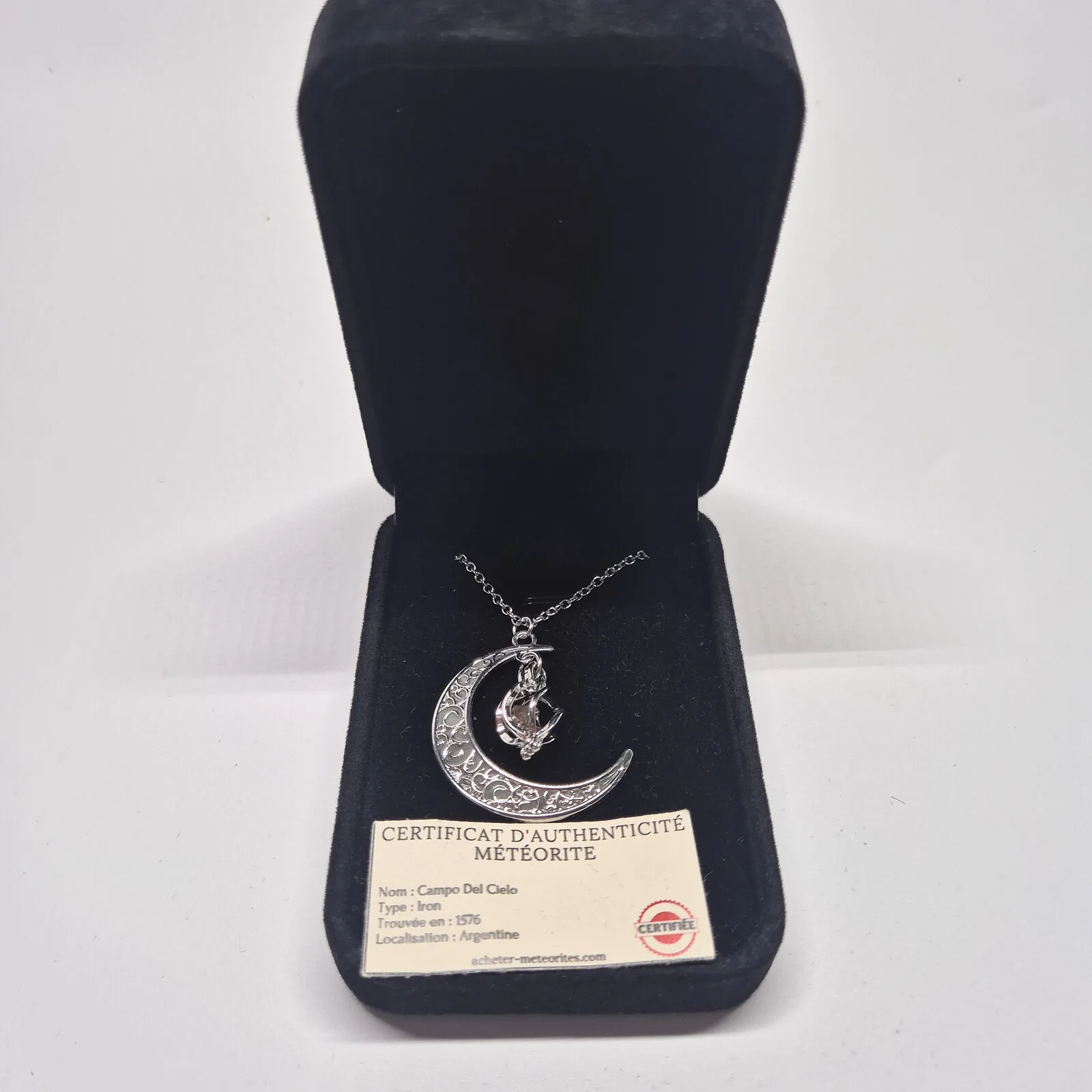 Collier croissant de lune phosphorescent – Campo del Cielo – vue 2