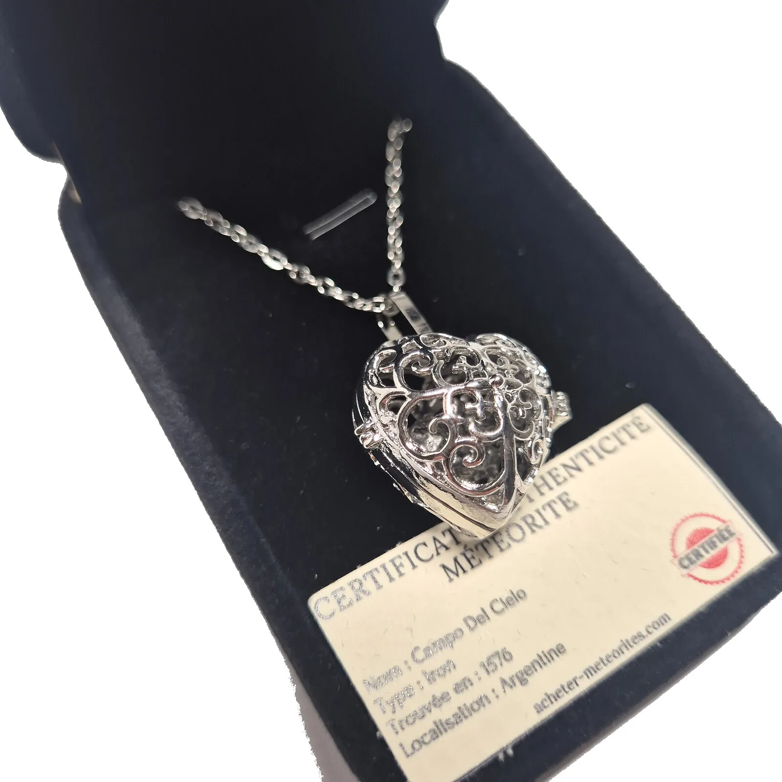 Collier cœur ajouré argenté – météorite Campo del Cielo – vue 3