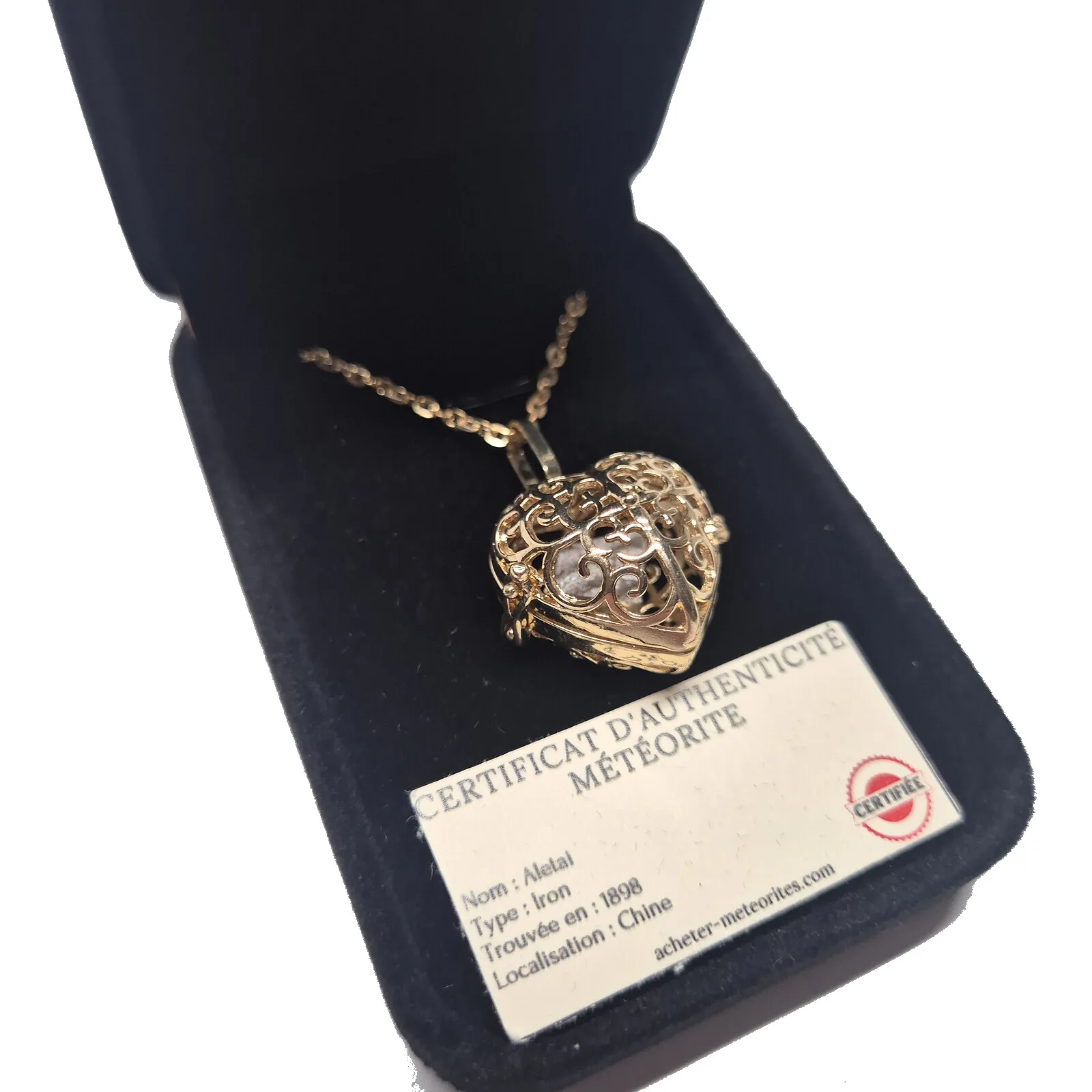 Collier cœur ajouré doré – météorite Aletai – vue 3