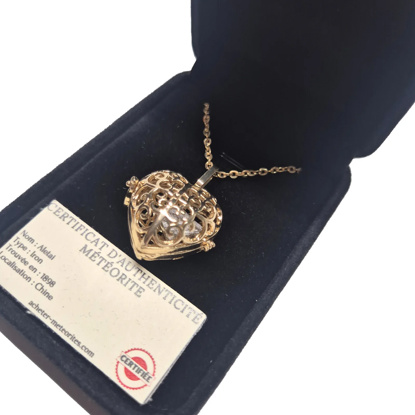 Collier cœur ajouré doré – météorite Aletai – vue 4