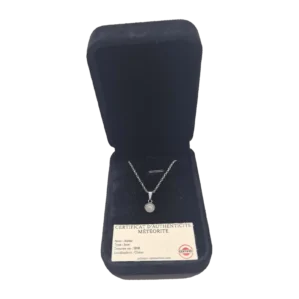 Collier médaillon rond argenté – météorite Aletai