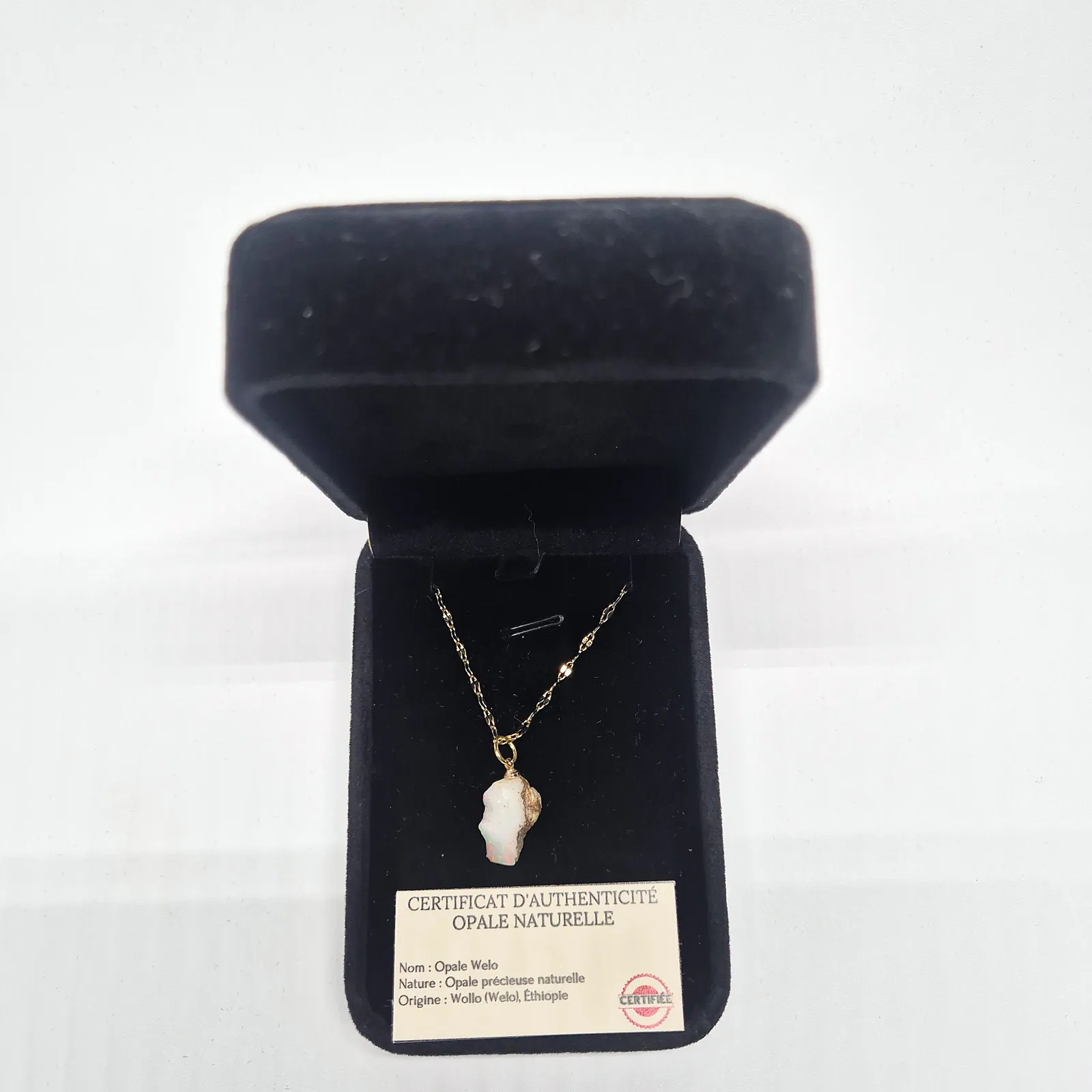 Collier opale Welo blanche sur matrice – chaîne dorée fantaisie – vue 3