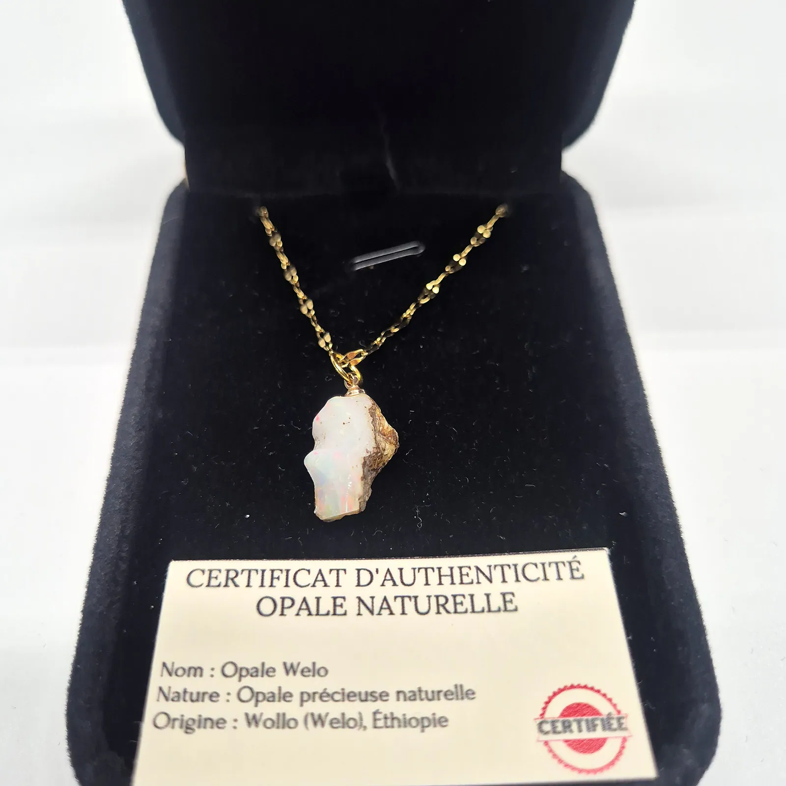Collier opale Welo blanche sur matrice – chaîne dorée fantaisie – vue 2