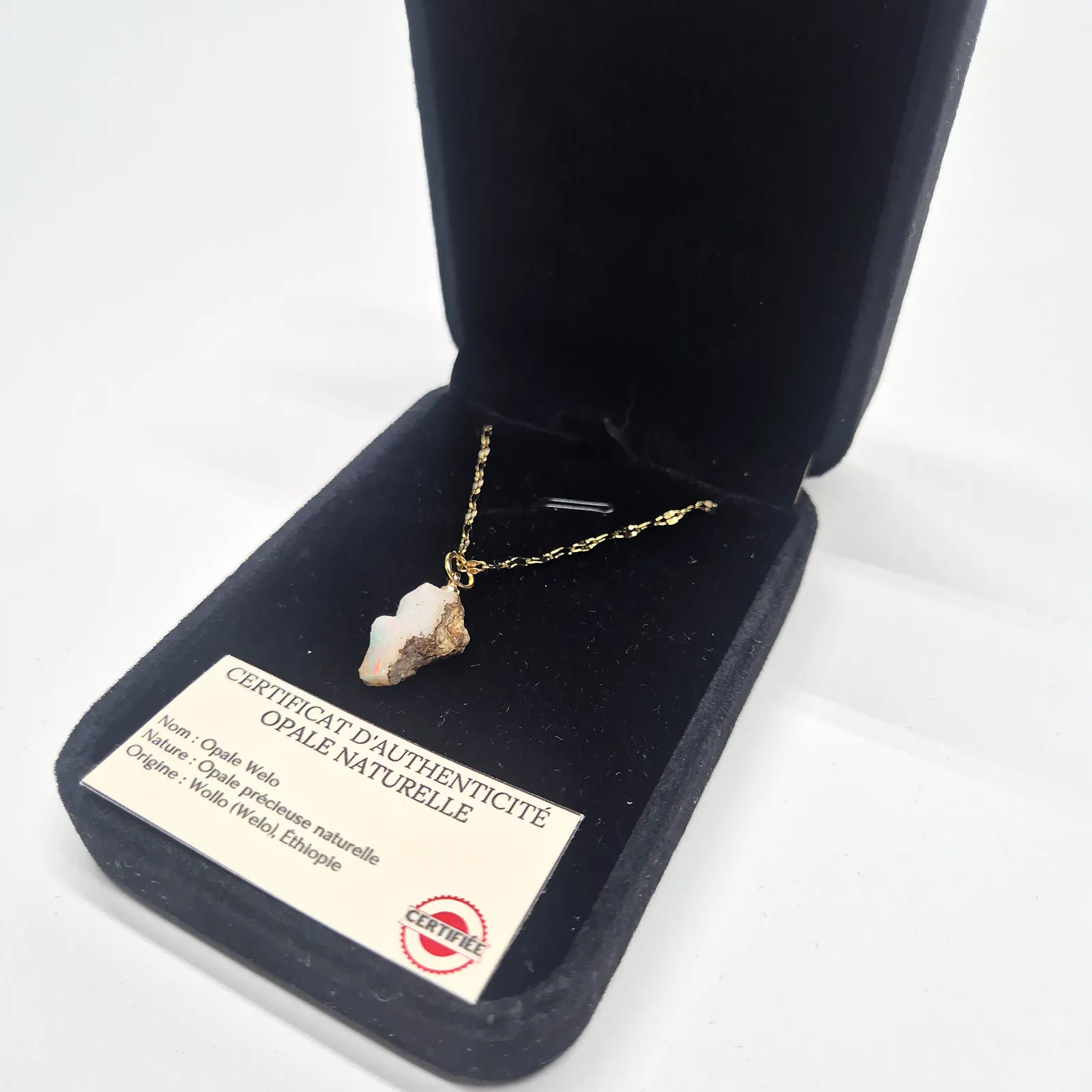 Collier opale Welo blanche sur matrice – chaîne dorée fantaisie – vue 4