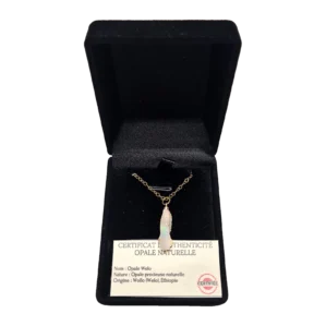Collier opale Welo brute allongée – chaîne dorée
