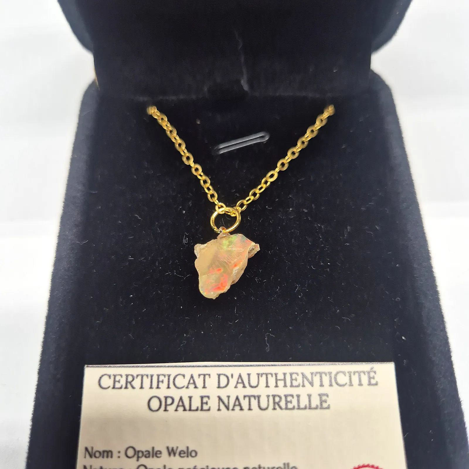 Collier opale Welo à feu orangé – chaîne dorée – vue 2