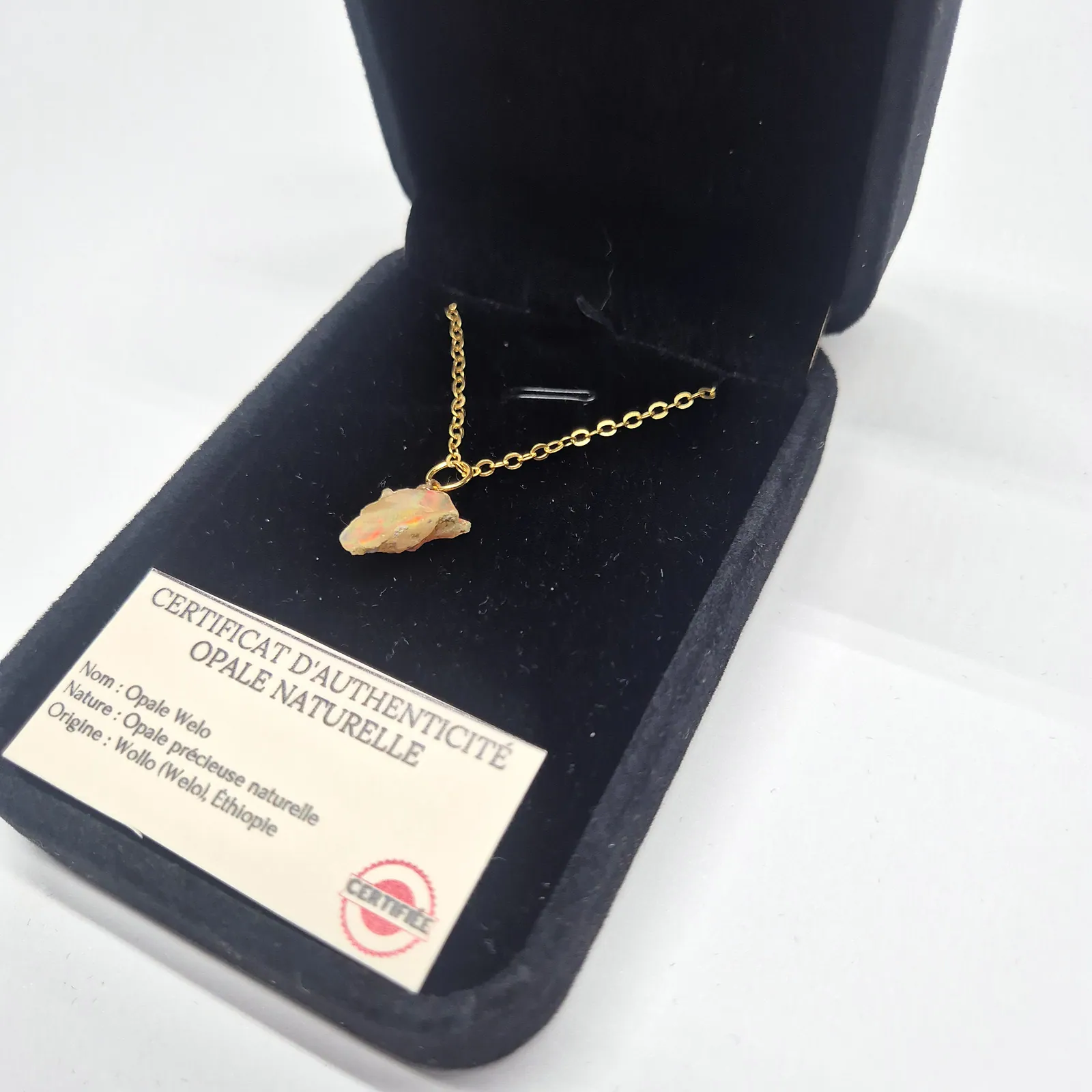 Collier opale Welo à feu orangé – chaîne dorée – vue 4