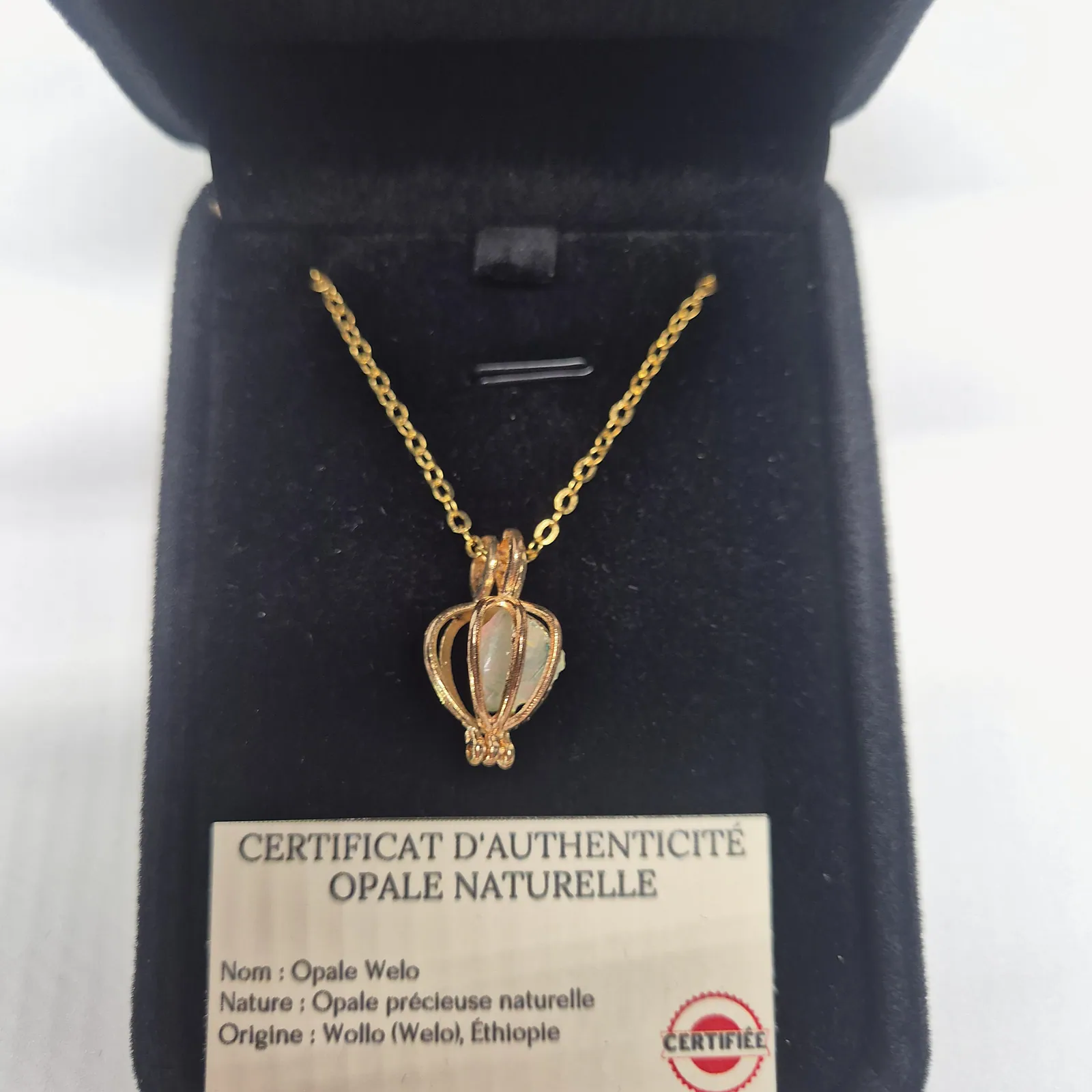 Collier opale Welo dans une cage dorée – vue 2