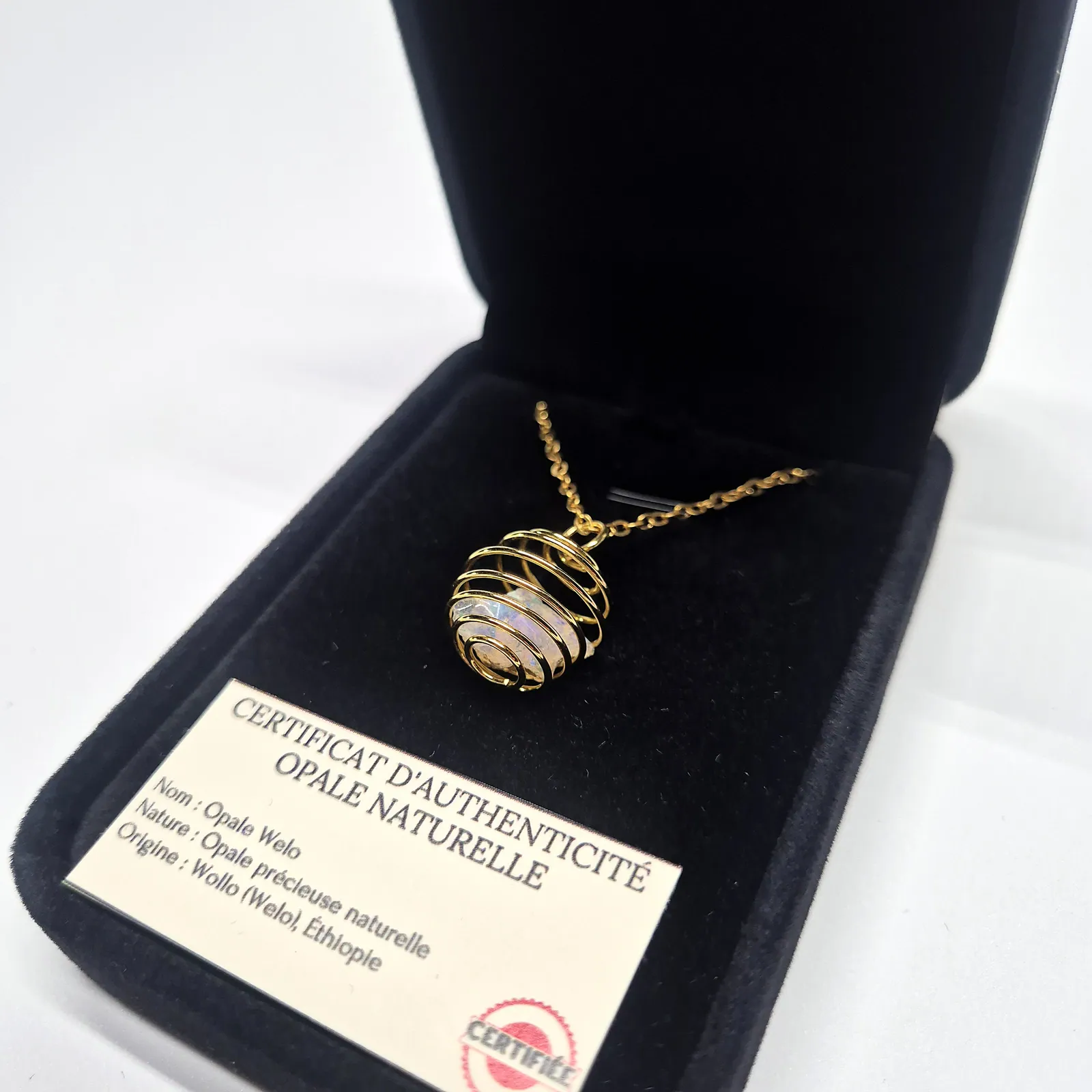 Collier opale Welo – cage spirale dorée – vue 4