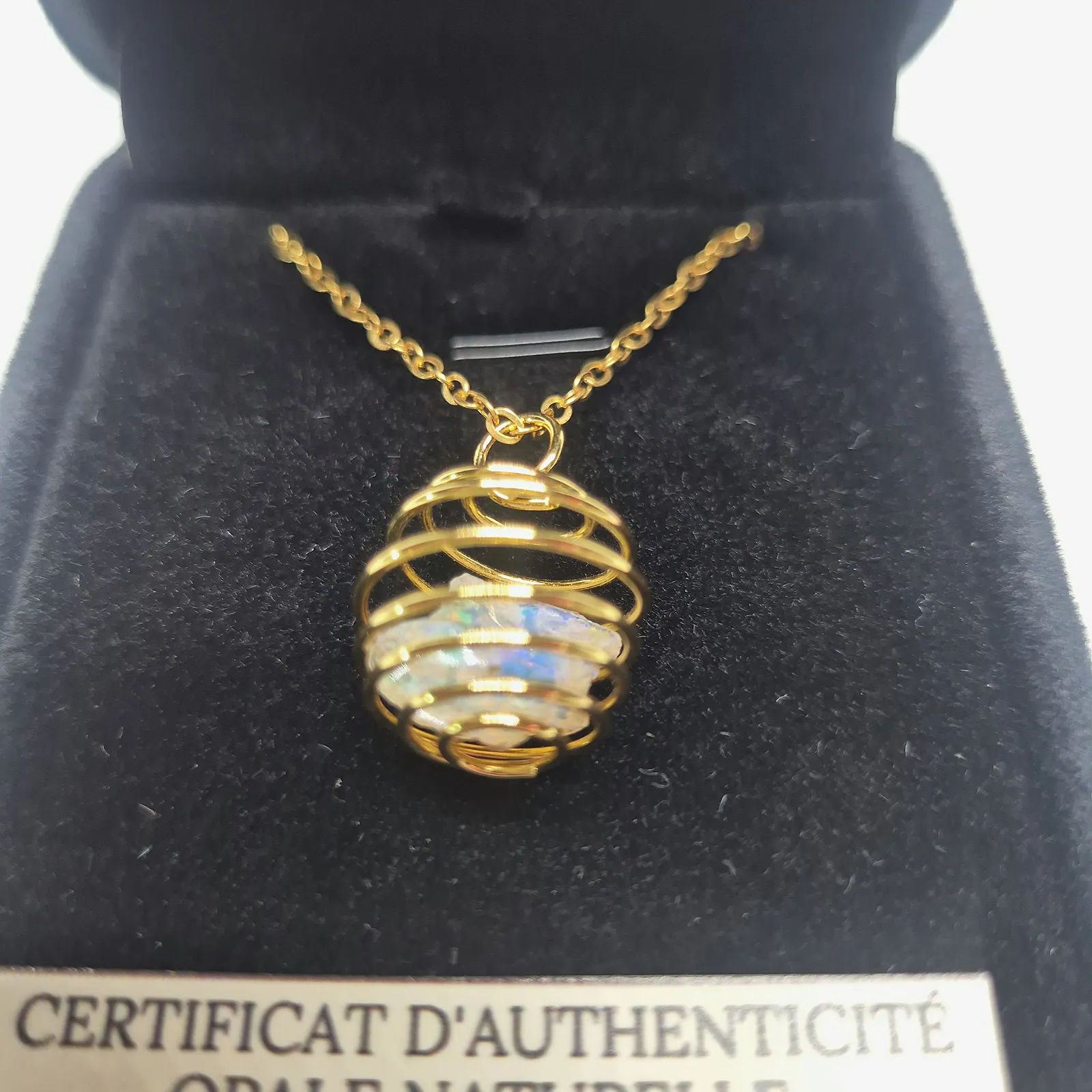 Collier opale Welo – cage spirale dorée – vue 2