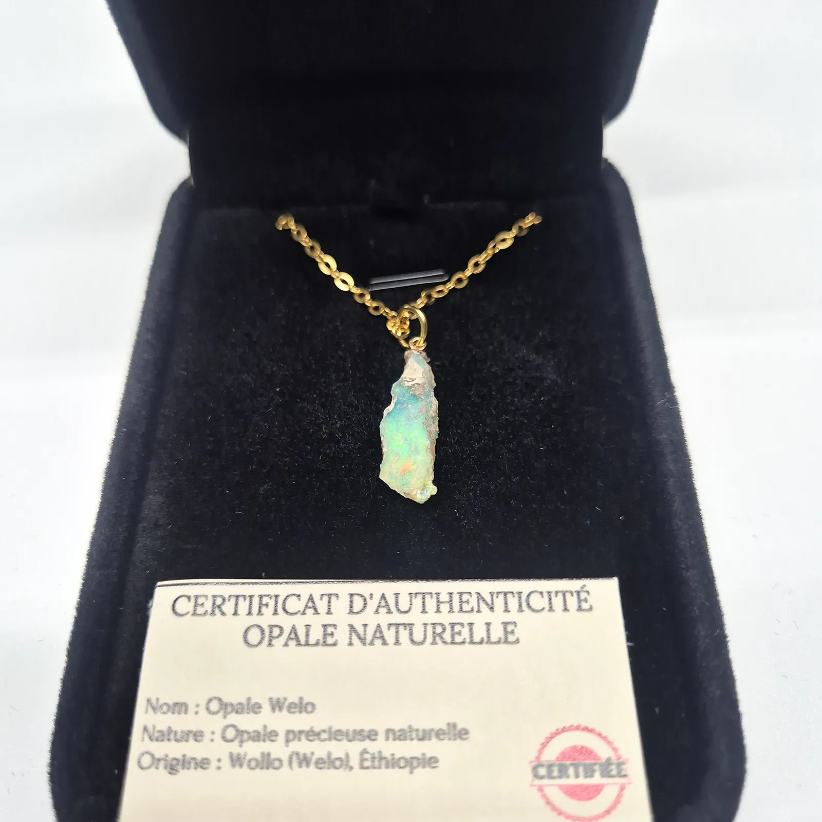 Collier opale Welo verte allongée – chaîne dorée – vue 2