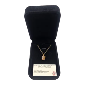 Collier petite opale Welo brute – chaîne dorée fine