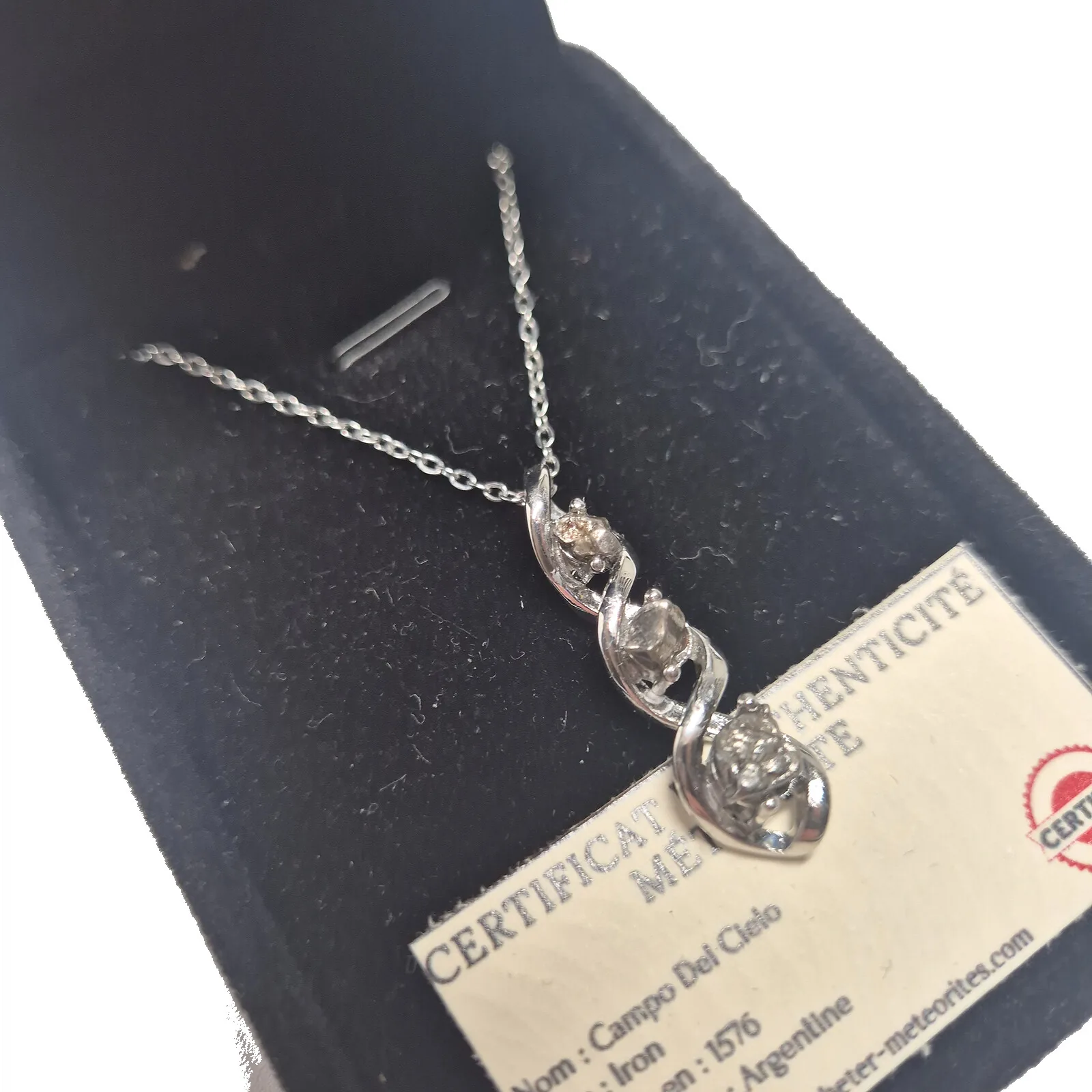 Collier trois fragments de météorite Campo del Cielo – spirale argentée – vue 4