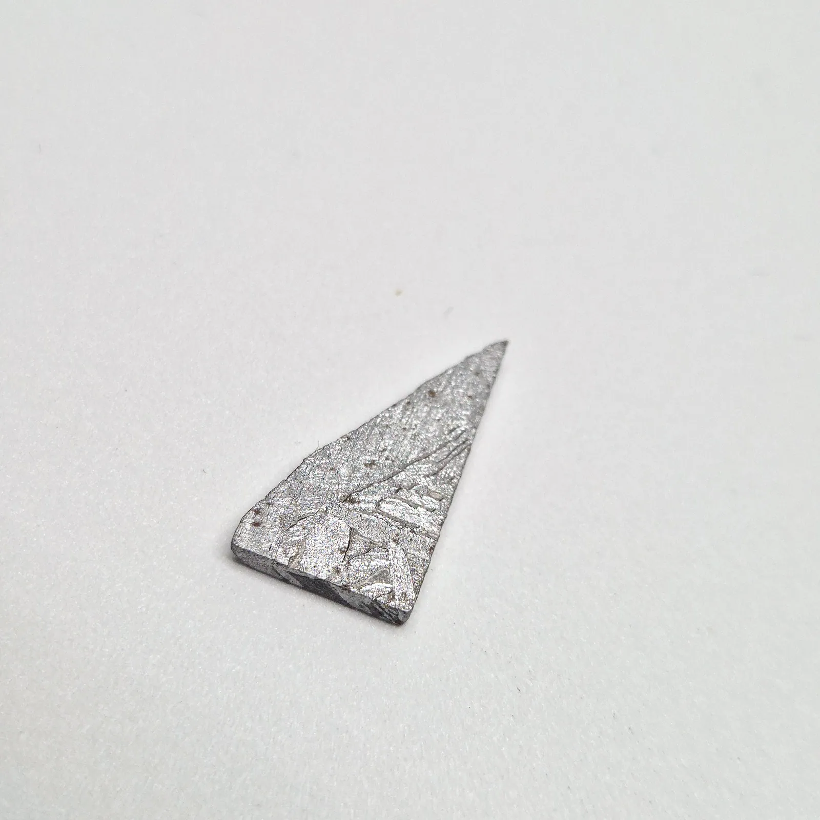 Fragment de météorite Aletai en écrin – figures de Widmanstätten – vue 5