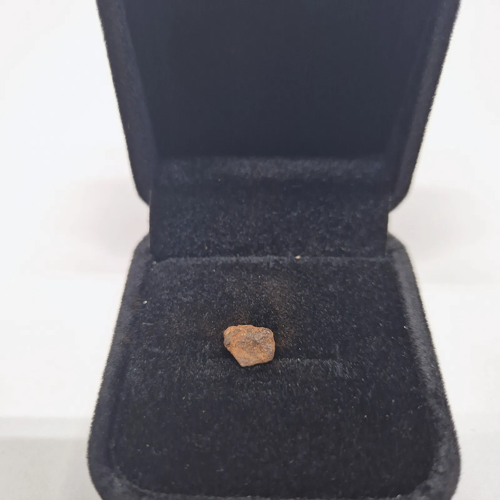 Mini météorite Gebel Kamil en écrin – Égypte – vue 6