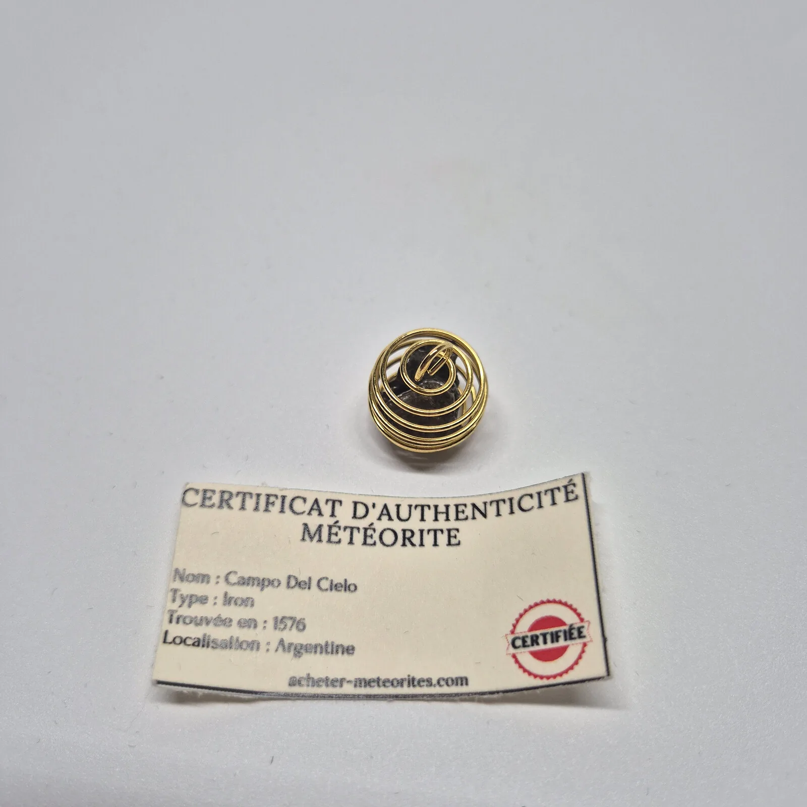 Pendentif cage spirale dorée – Campo del Cielo, sans chaîne – vue 2