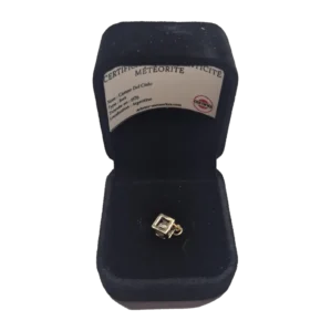 Pendentif cube doré – météorite Campo del Cielo