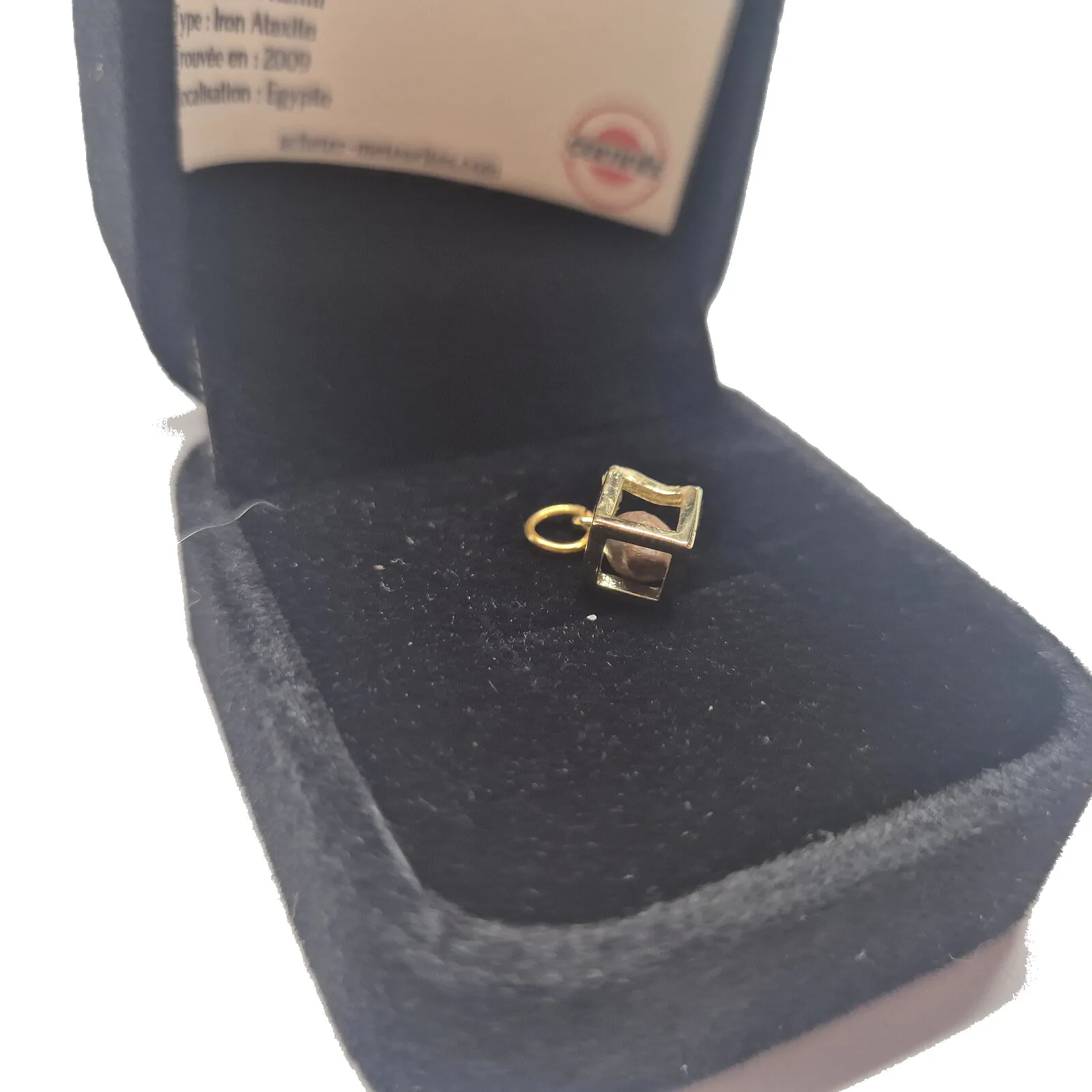 Pendentif cube doré – météorite Gebel Kamil – vue 5