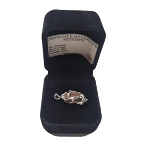 Pendentif Gebel Kamil brut – monture entrelacée argentée