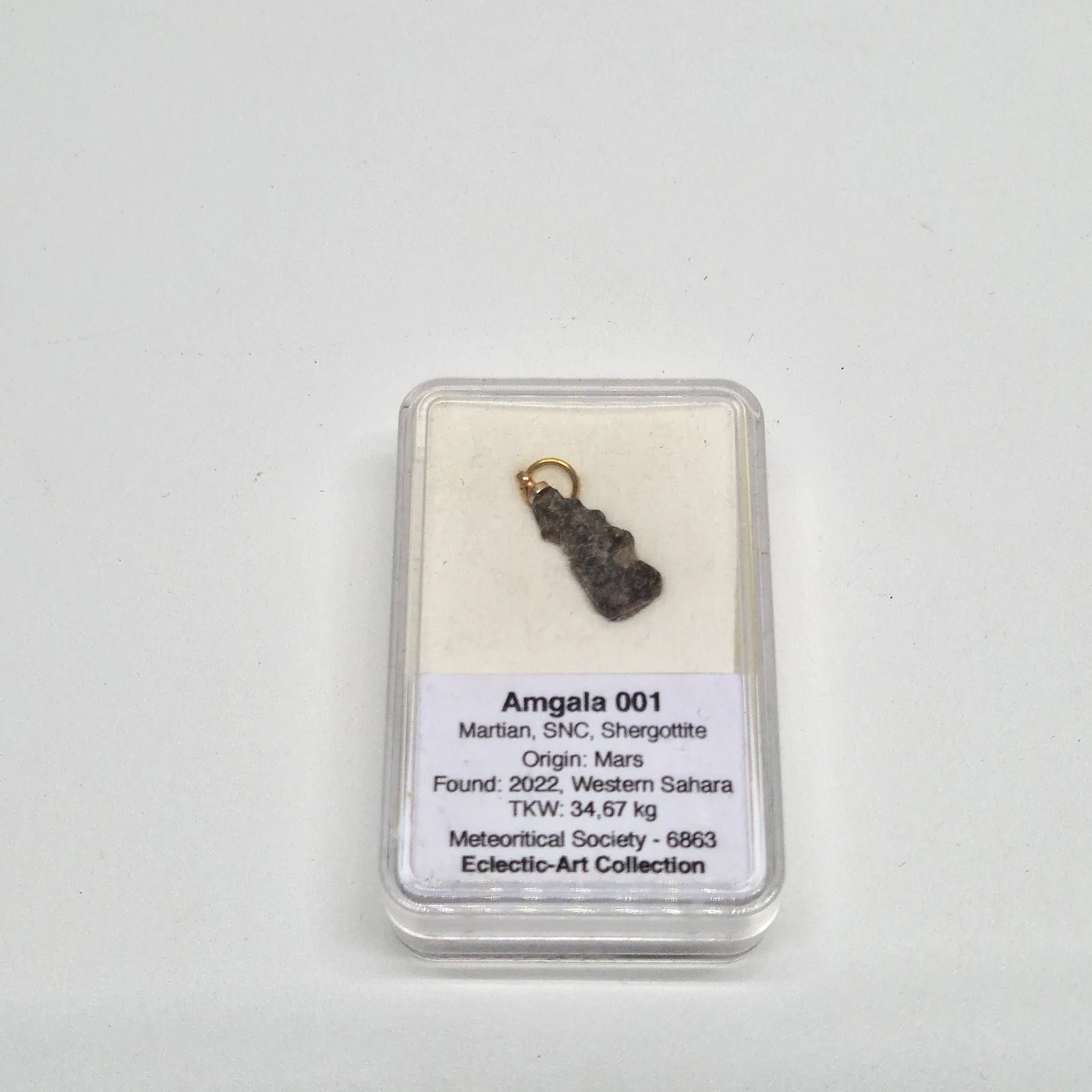Pendentif météorite martienne Amgala 001 brute – boîte de collection – vue 3