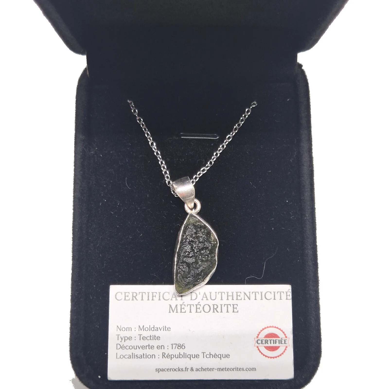 Pendentif moldavite naturelle allongée – chaîne argentée n°2 – vue 3