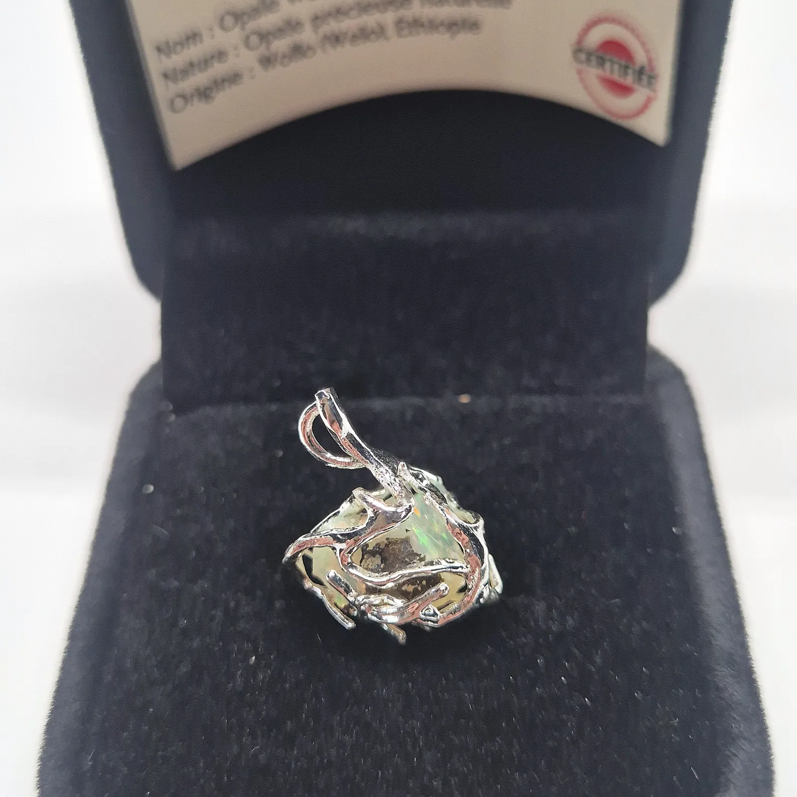 Pendentif opale Welo verte – monture argentée feuillage – vue 2