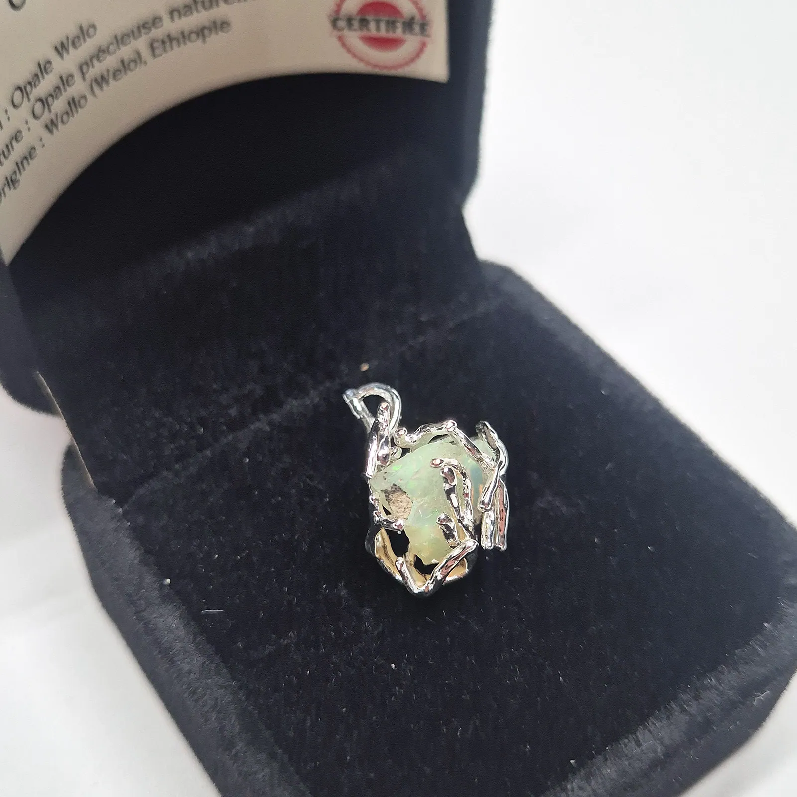 Pendentif opale Welo verte – monture argentée feuillage – vue 3