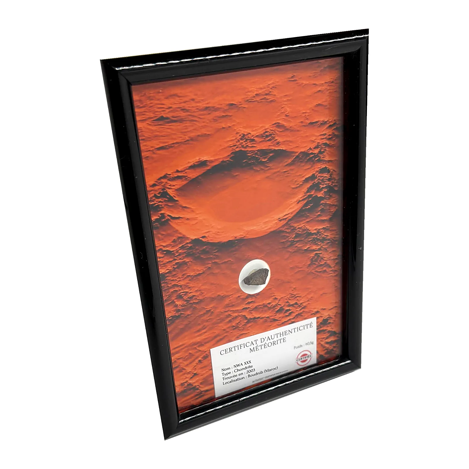 Photo surface de Mars avec météorite NWA XXX – cadre noir – vue de biais