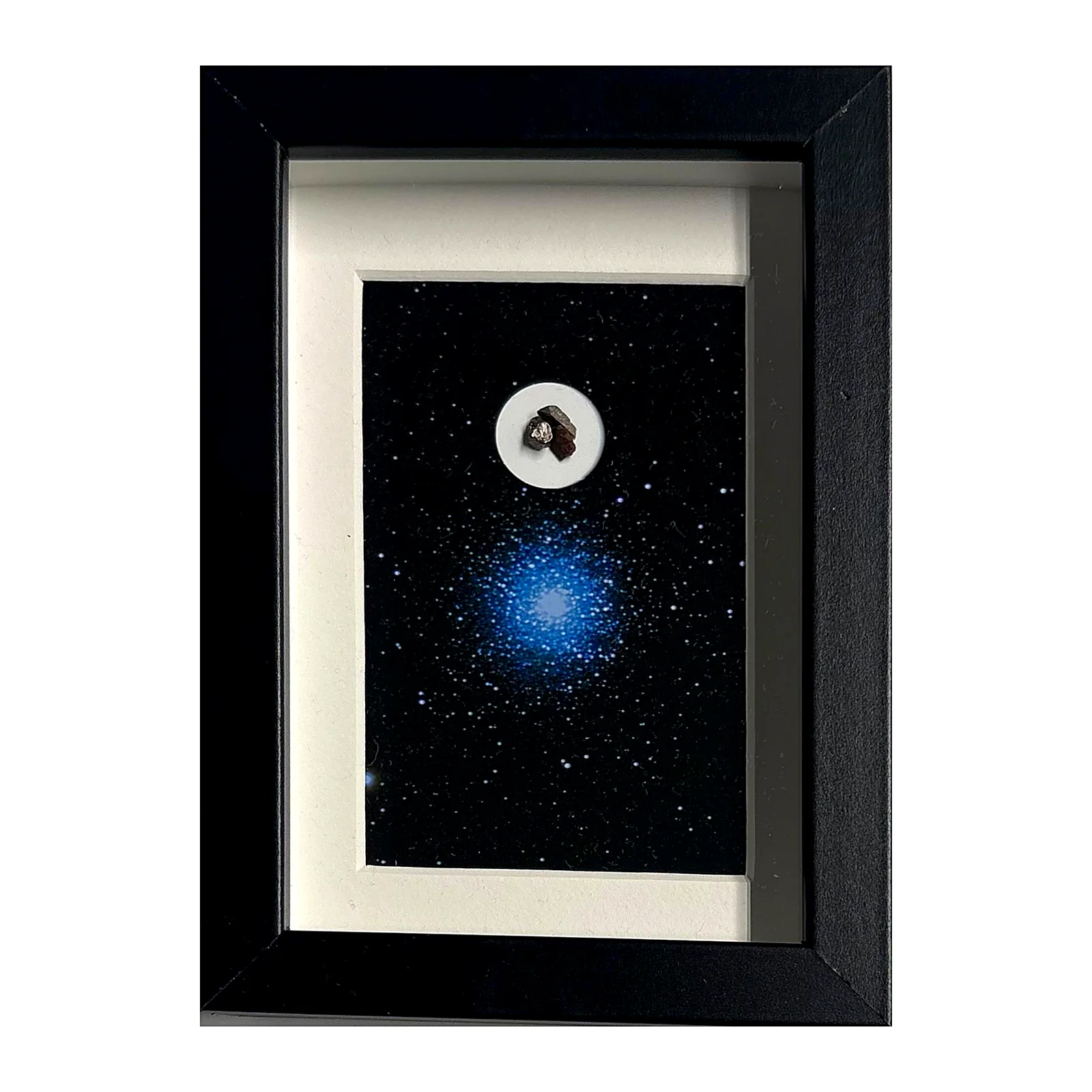 Tableau amas d'étoiles – amas d'Hercule, météorites Gebel Kamil, Campo del Cielo et Aletai – vue de face sur fond blanc