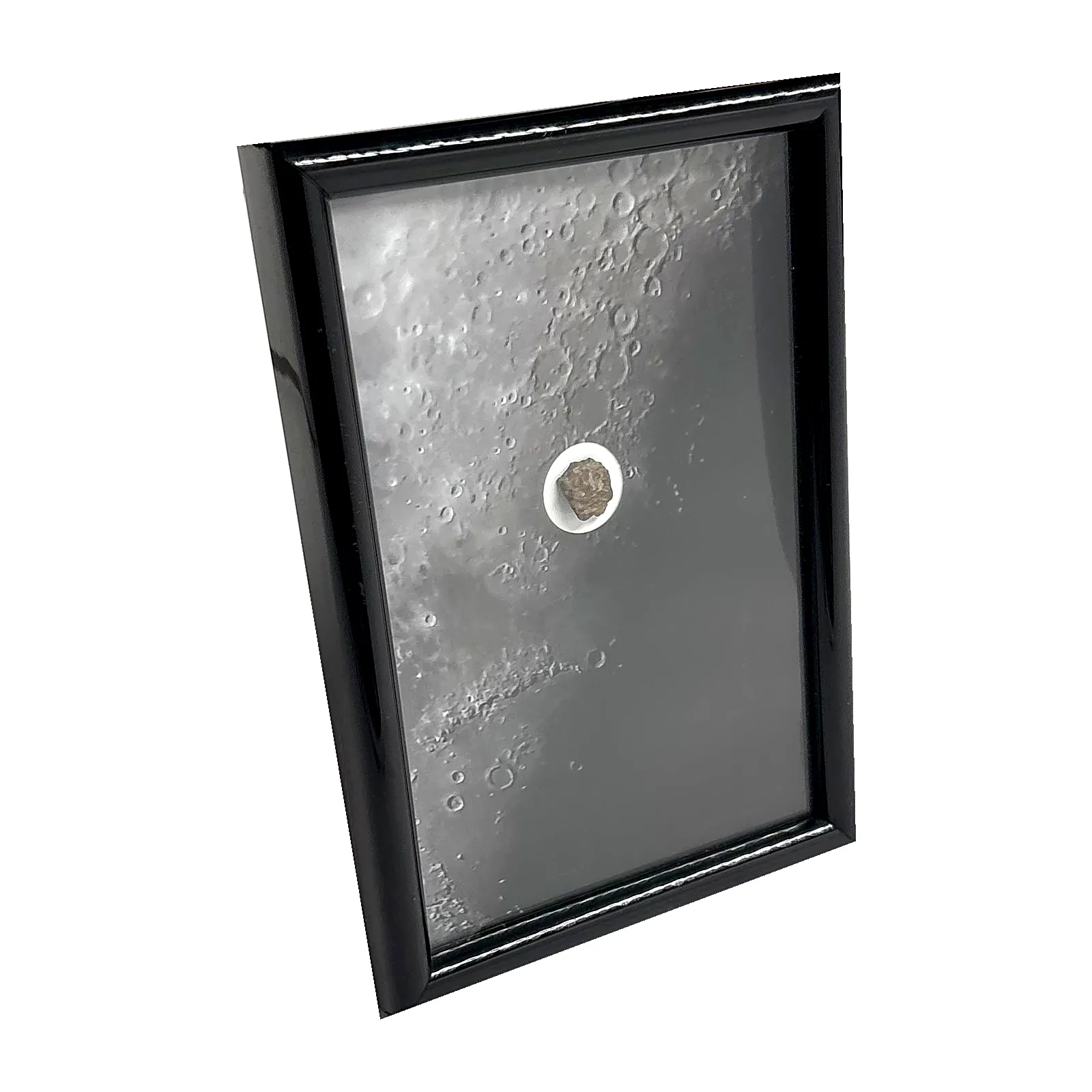 Tableau cratères lunaires avec météorite NWA XXX – cadre noir – vue de biais