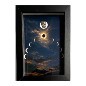 Tableau éclipse totale avec météorite Gebel Kamil – cadre profondeur