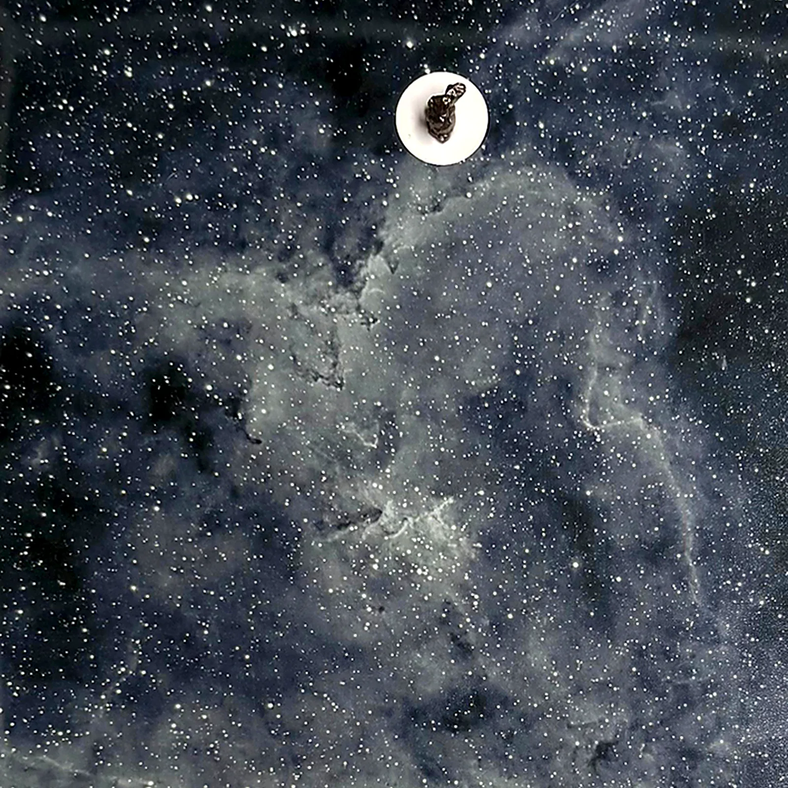 Tableau espace noir et blanc – nébuleuse du Cœur, météorite Campo del Cielo – gros plan sur la météorite