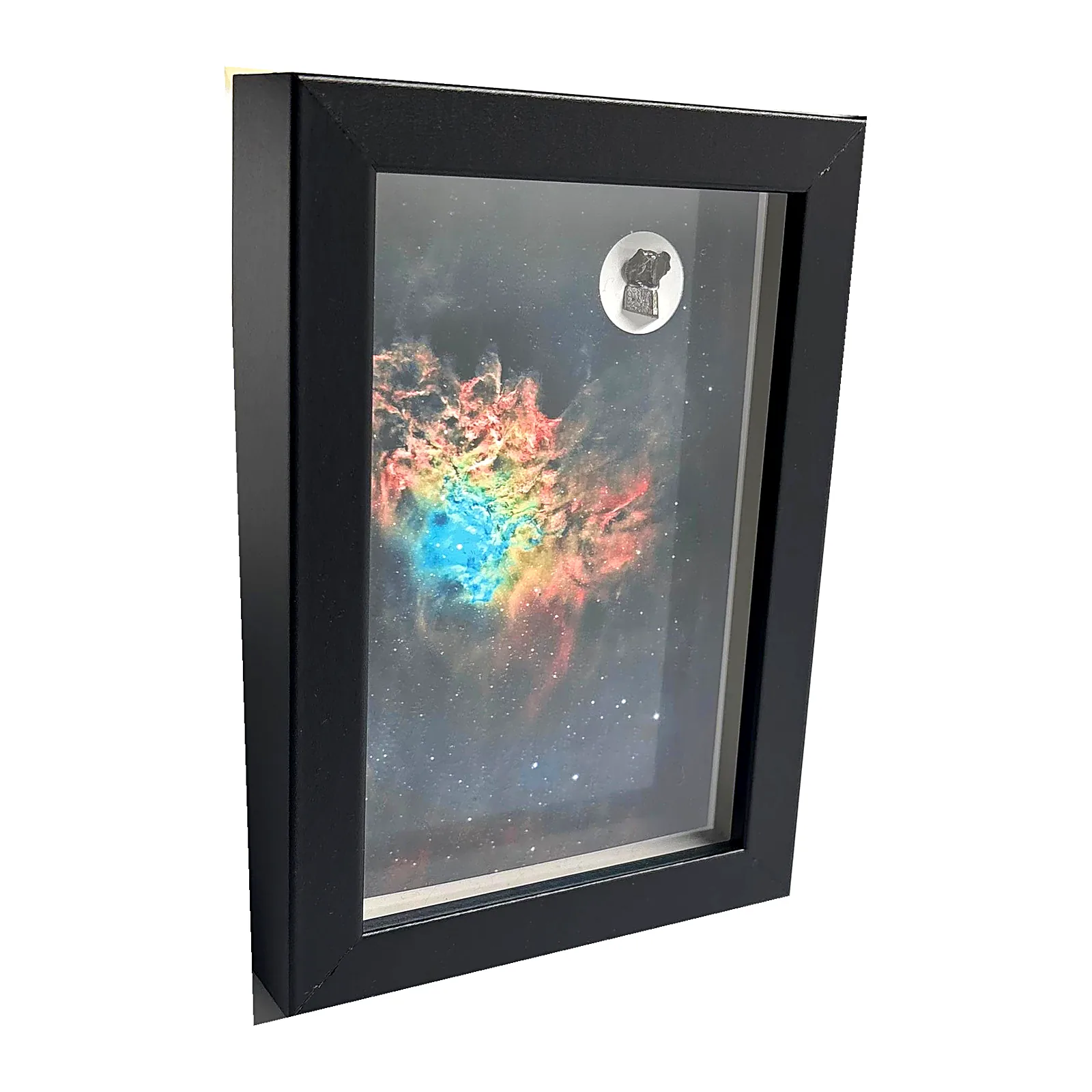 Tableau nébuleuse colorée – IC 405, météorites Aletai et Campo del Cielo – vue de biais