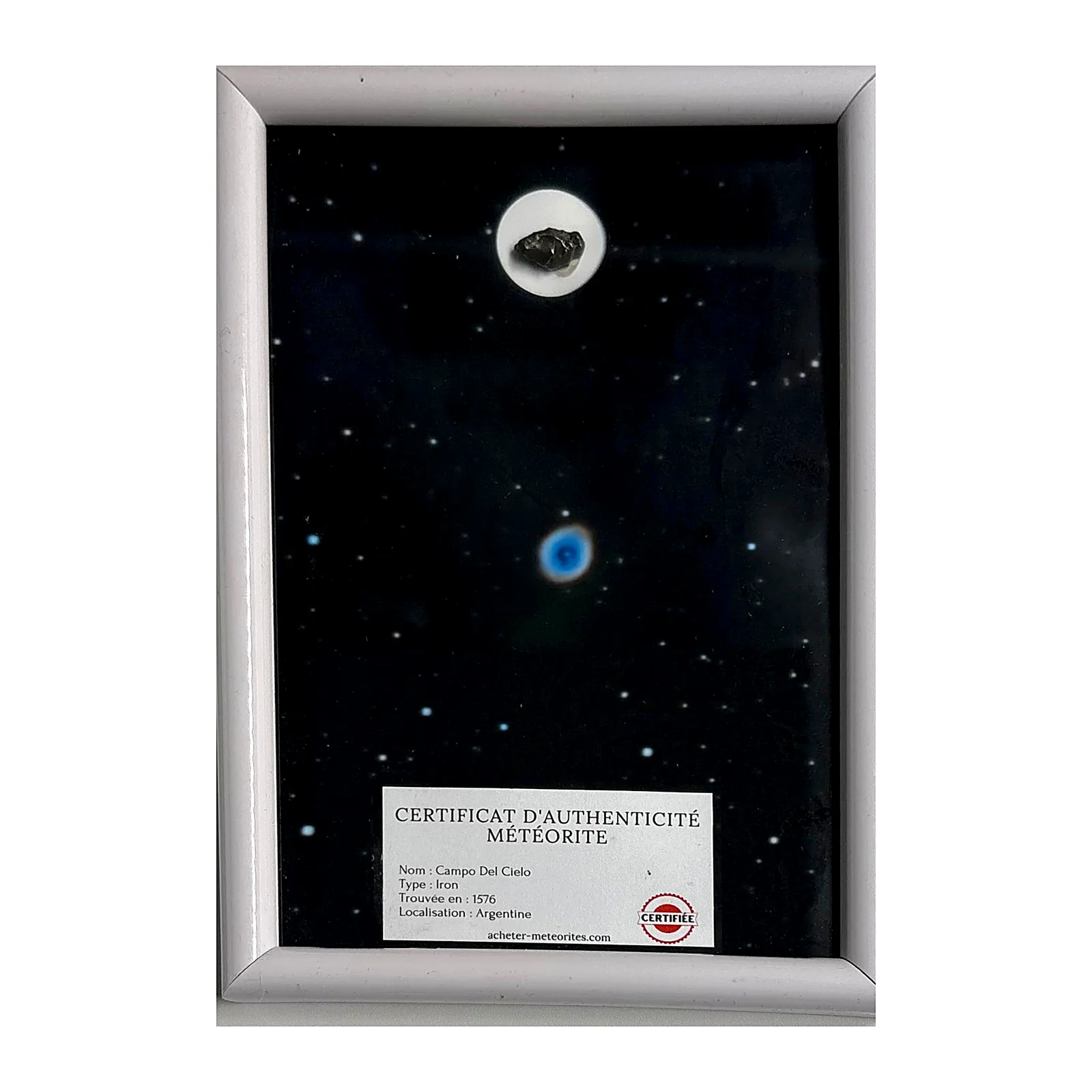 Tableau nébuleuse de l'Anneau avec météorite Campo del Cielo – cadre blanc – vue de face sur fond blanc