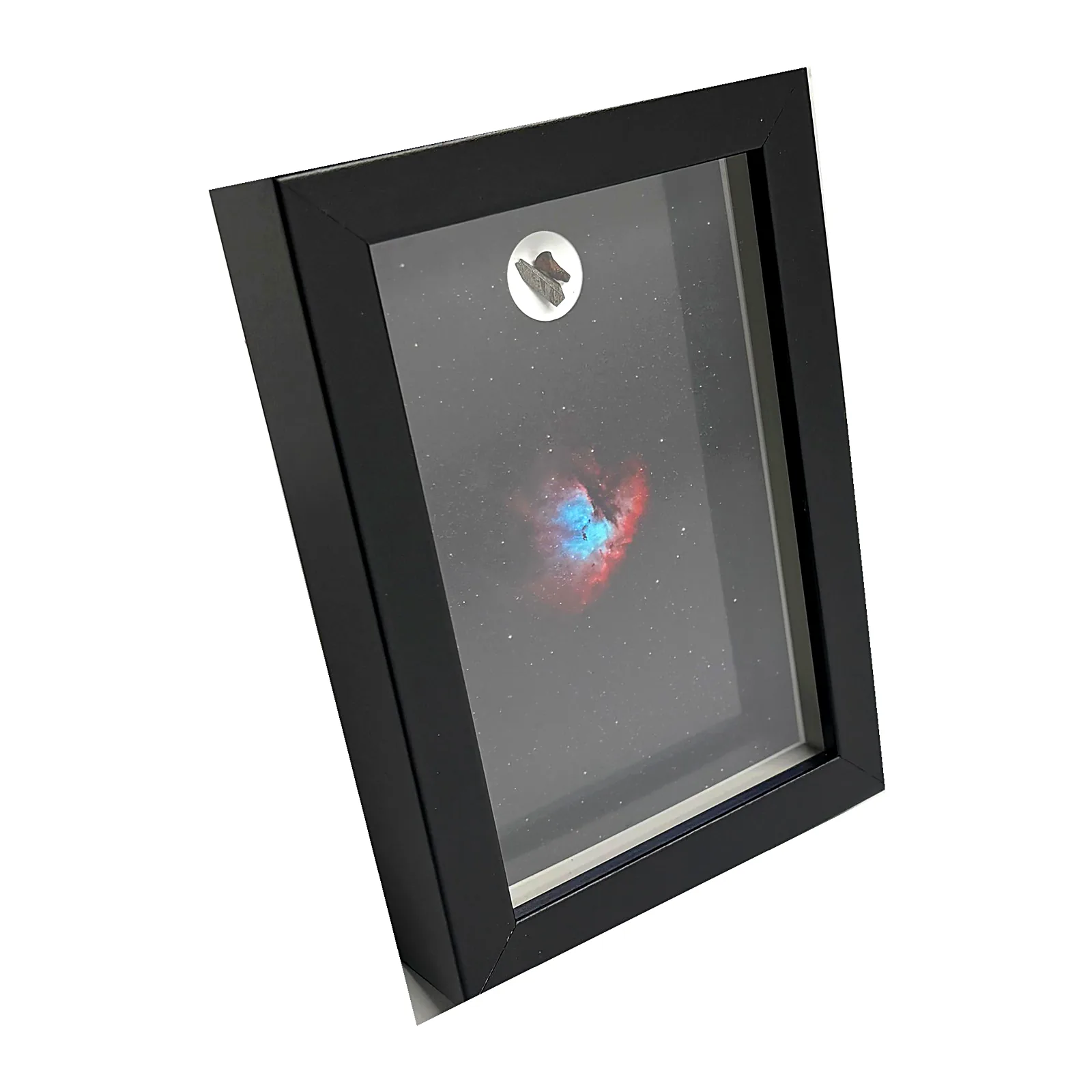 Tableau nébuleuse Pacman avec météorites Gebel Kamil et Aletai – cadre profondeur – vue de biais