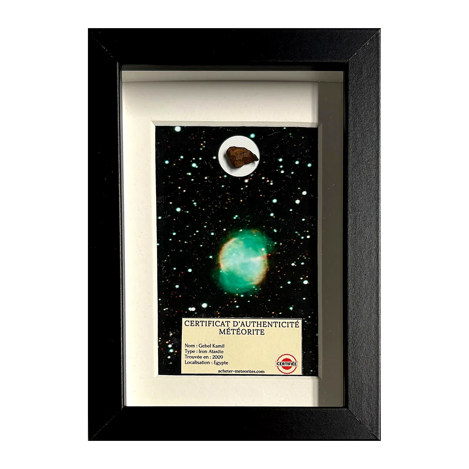 Tableau nébuleuse planétaire avec météorite Gebel Kamil – cadre noir et passe-partout – vue de face sur fond blanc